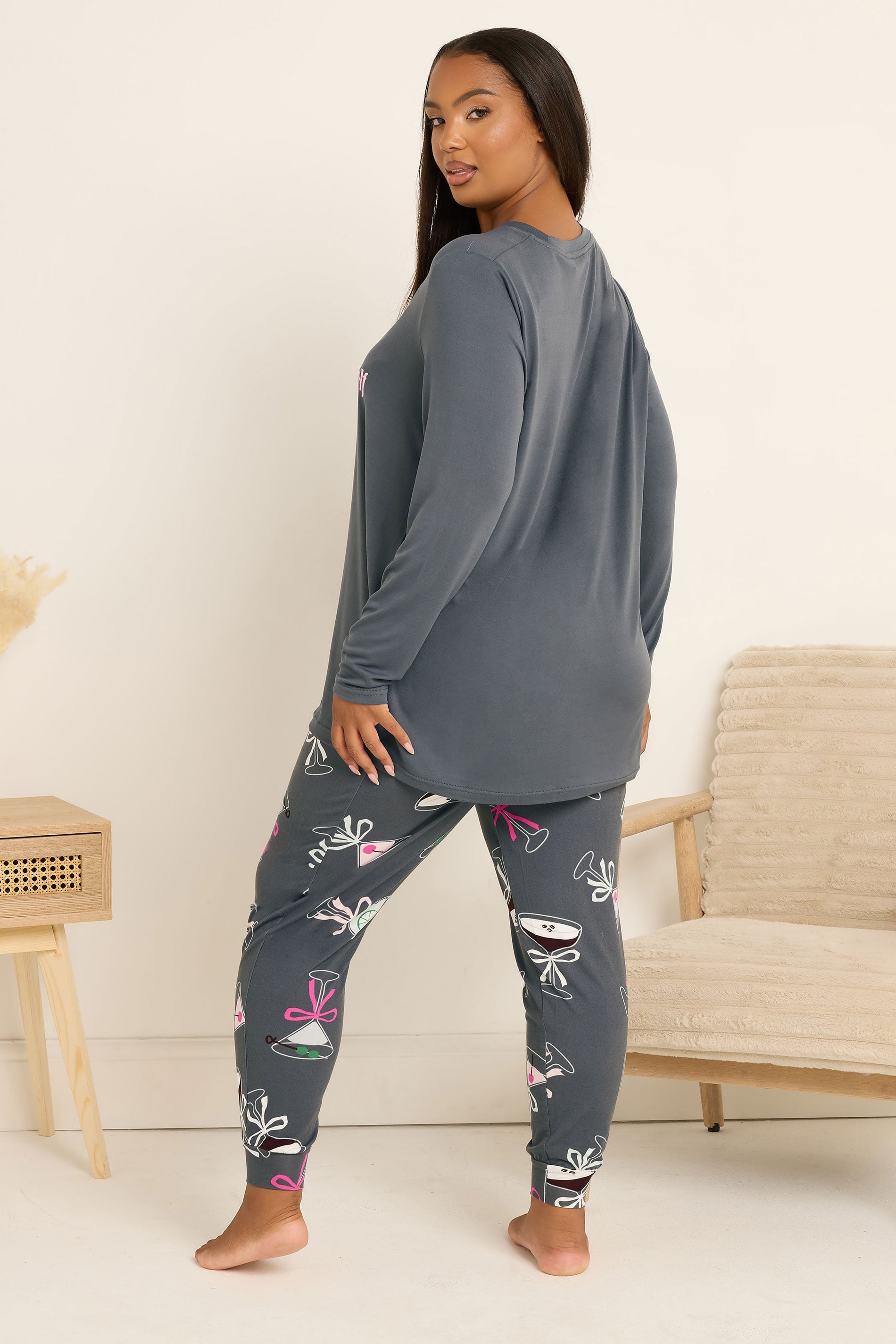  YOURS Curve Grey Ensemble Pyjama Doux Au Toucher Et Masque Pour Les Yeux « Espresso Yourself »