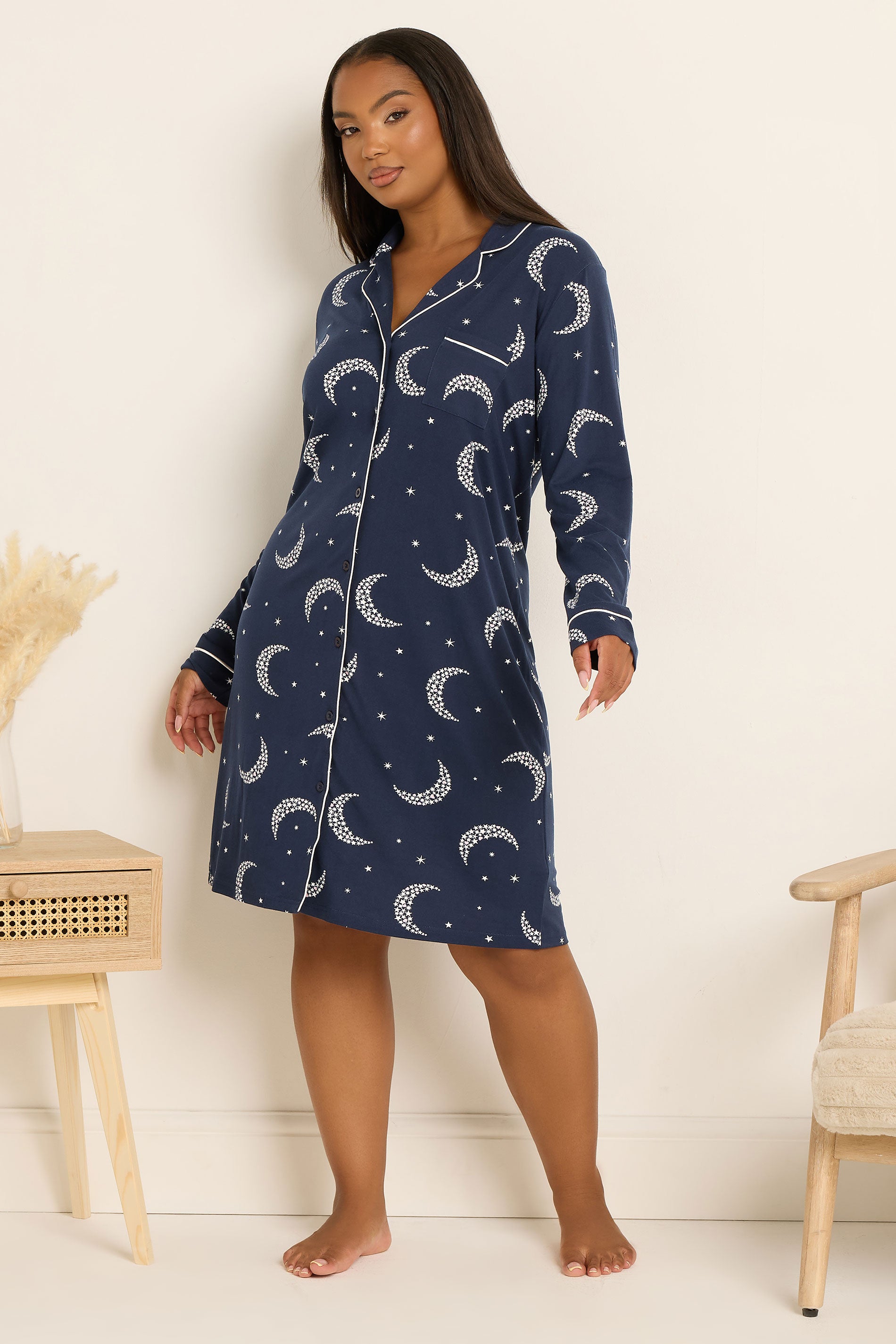  YOURS Curve Chemise De Nuit Douce Au Toucher Bleu Marine à Boutons Lune Et étoile