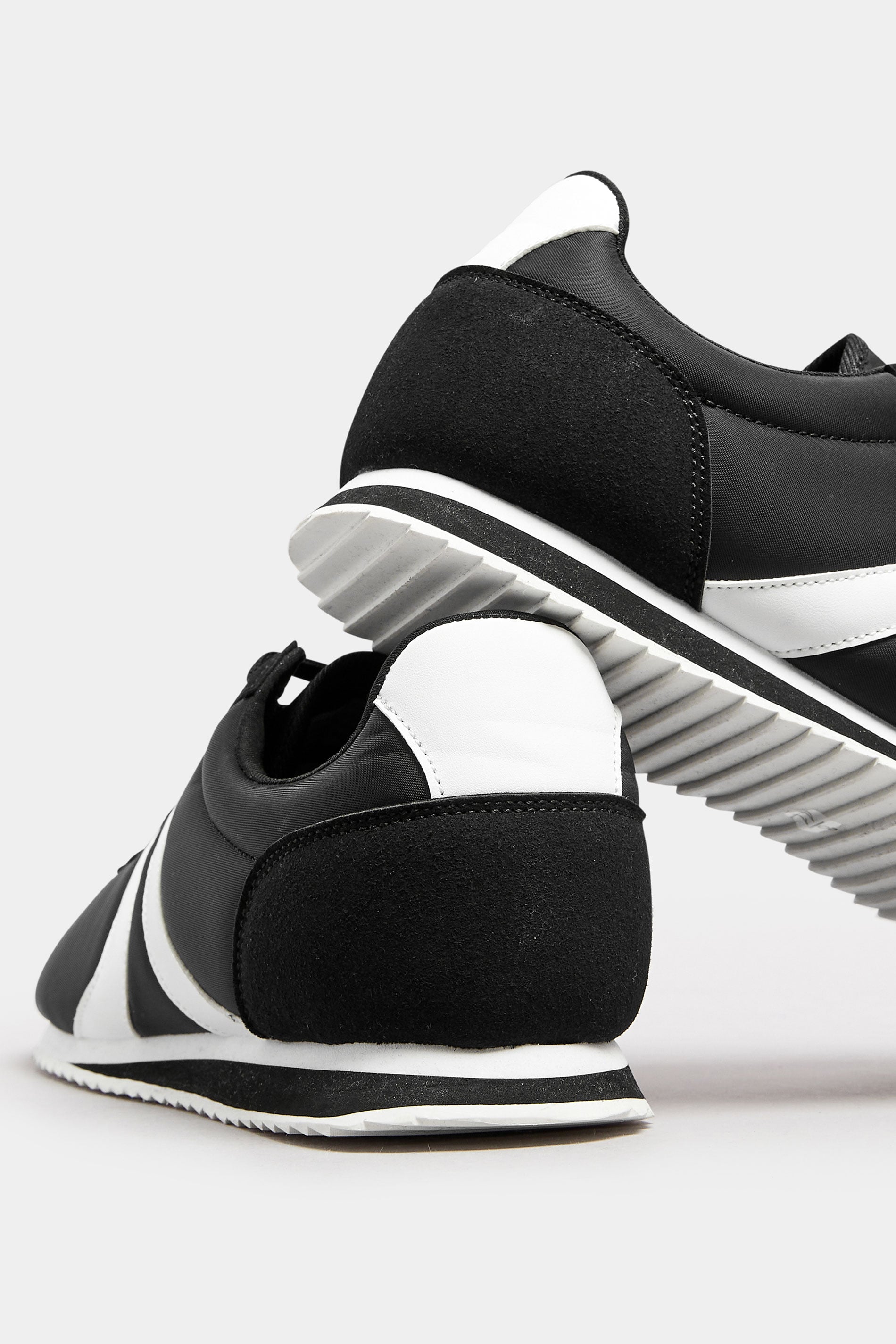  Tennis Noires Bandes Blanches Pieds Extra Largs EEE