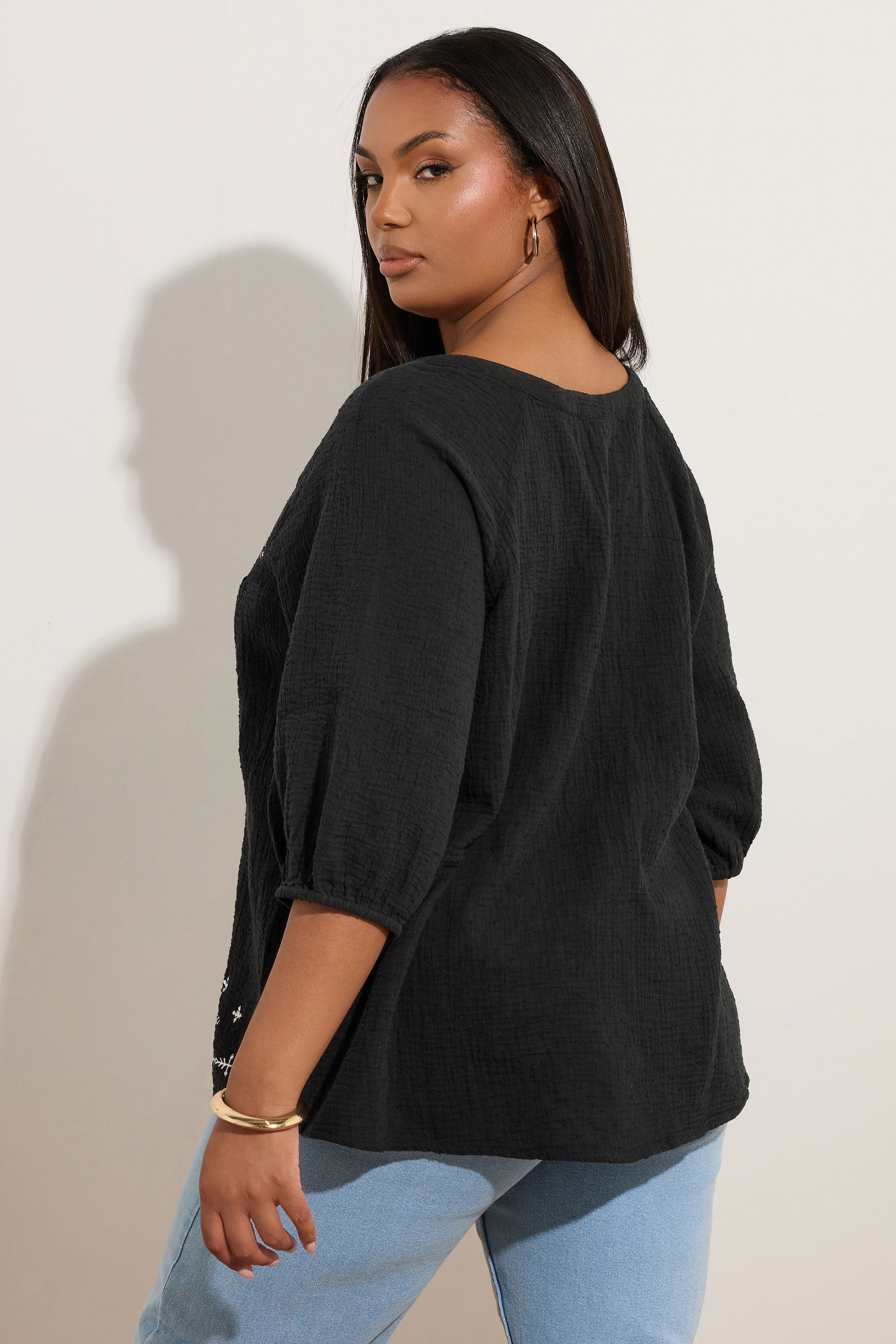  YOURS - Blouse Noire Design Brodé Manches Courtes
