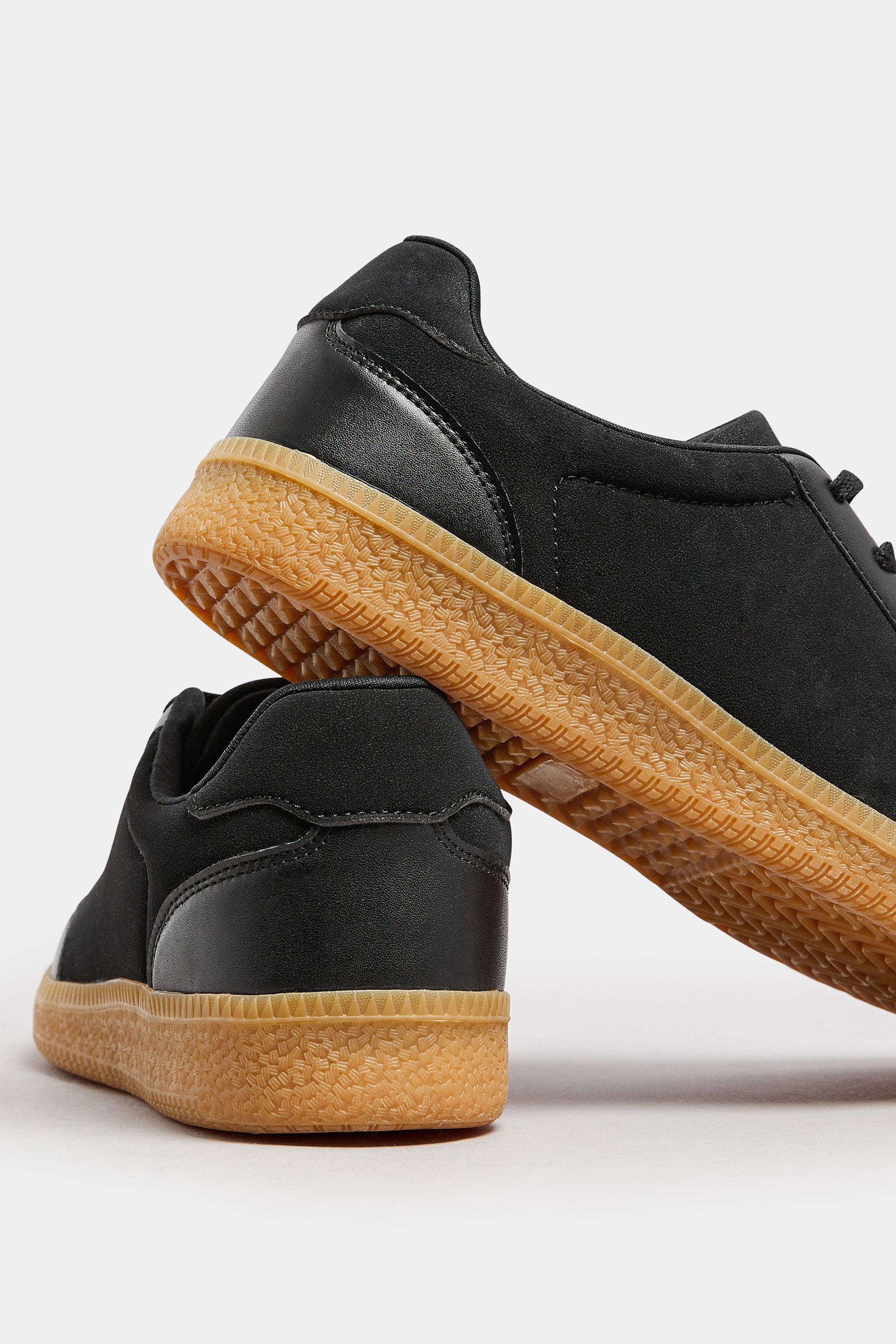  LTS Black Retro Gum Sole Trainer In Standard Fit