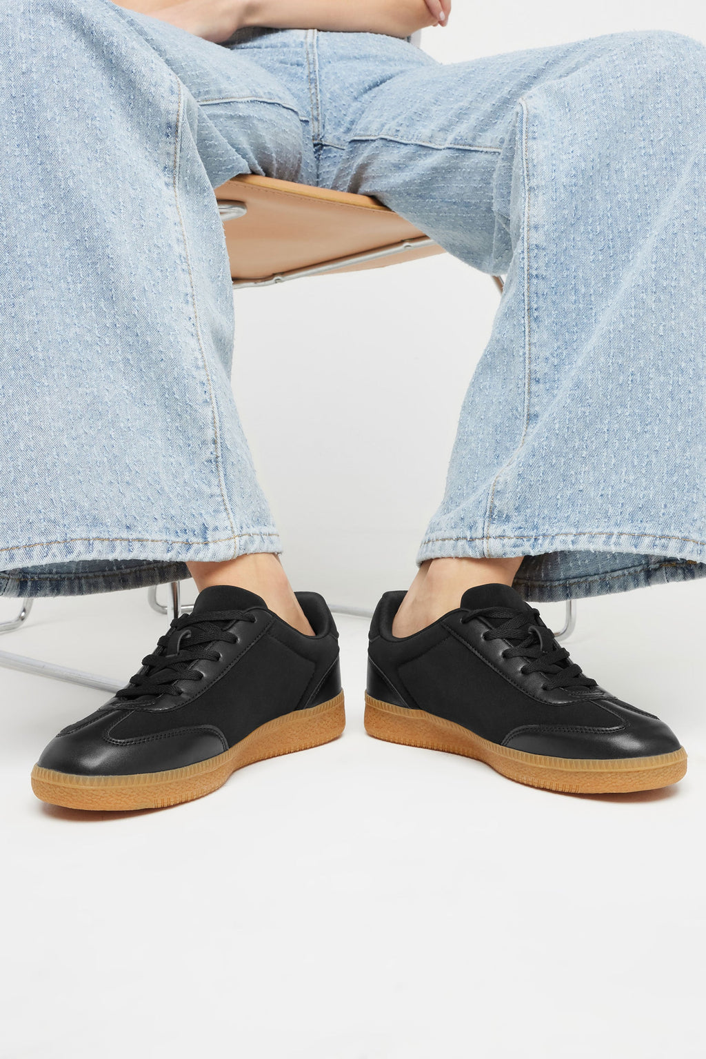  LTS Black Retro Gum Sole Trainer In Standard Fit