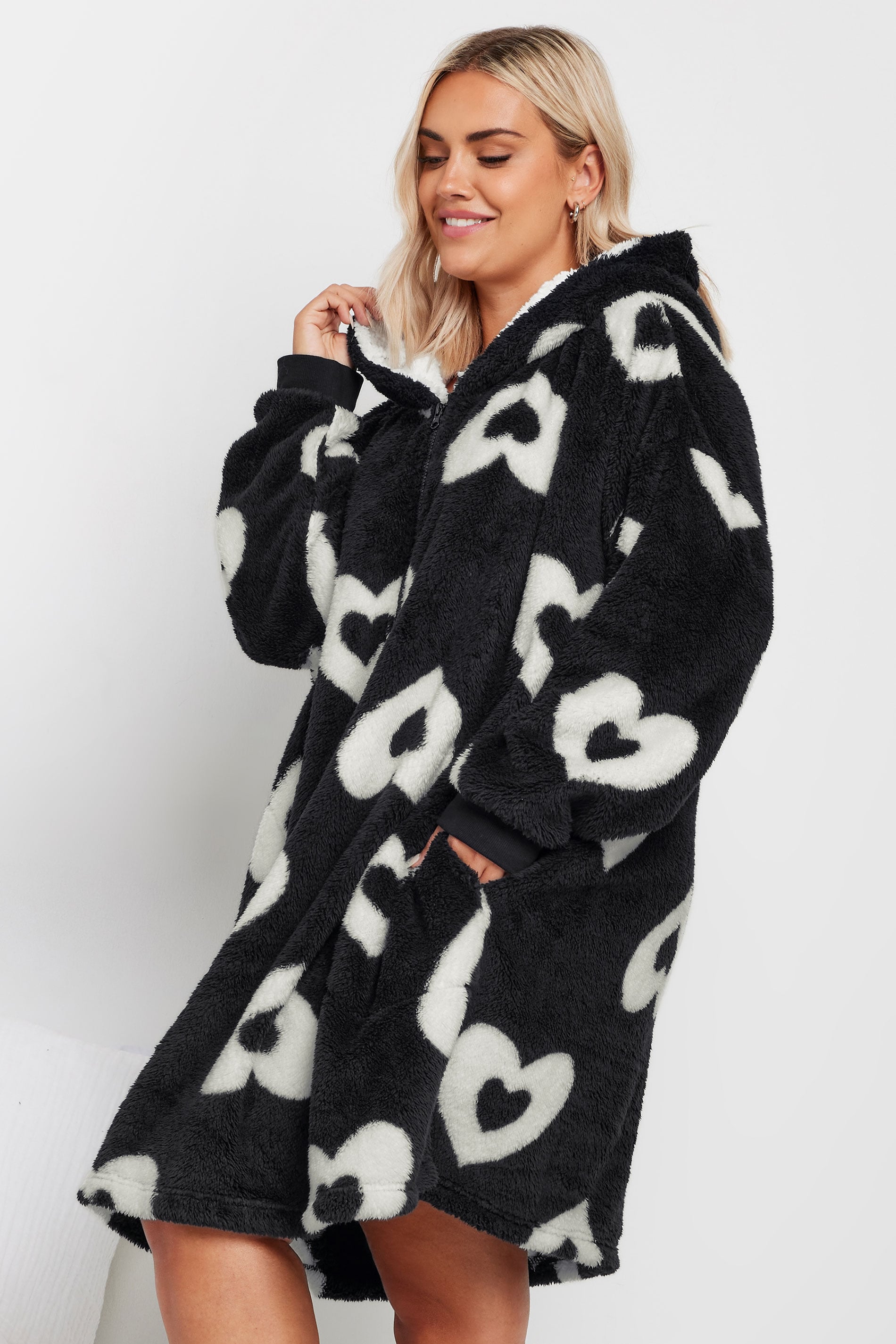  YOURS - Pull-Plaid Noir & Blanc Oversize à Capuche Coeurs