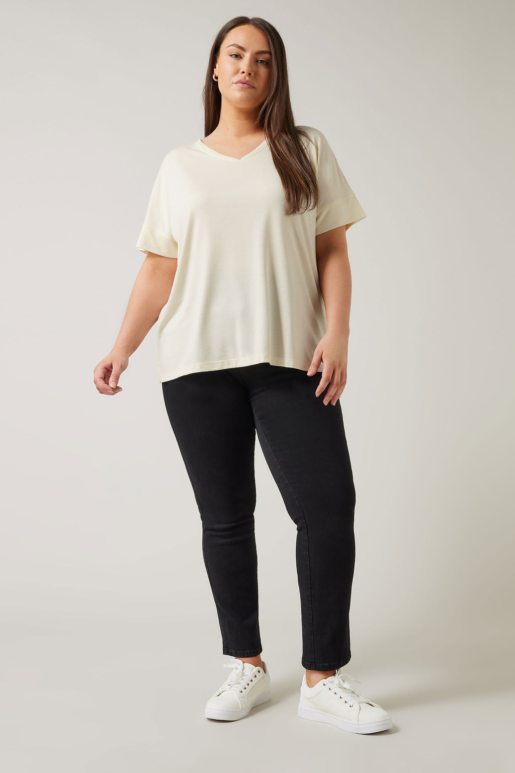  EVANS Curve Ivory White V-Neck Modal Rich T-Shirt