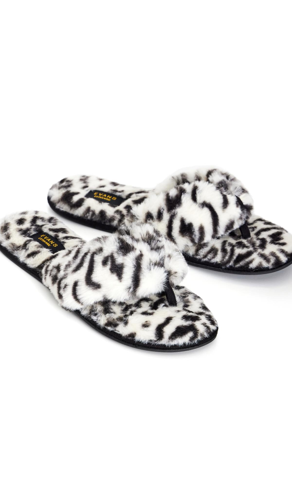  Evans White Leopard Print Faux Fur Flip Flop Slipper