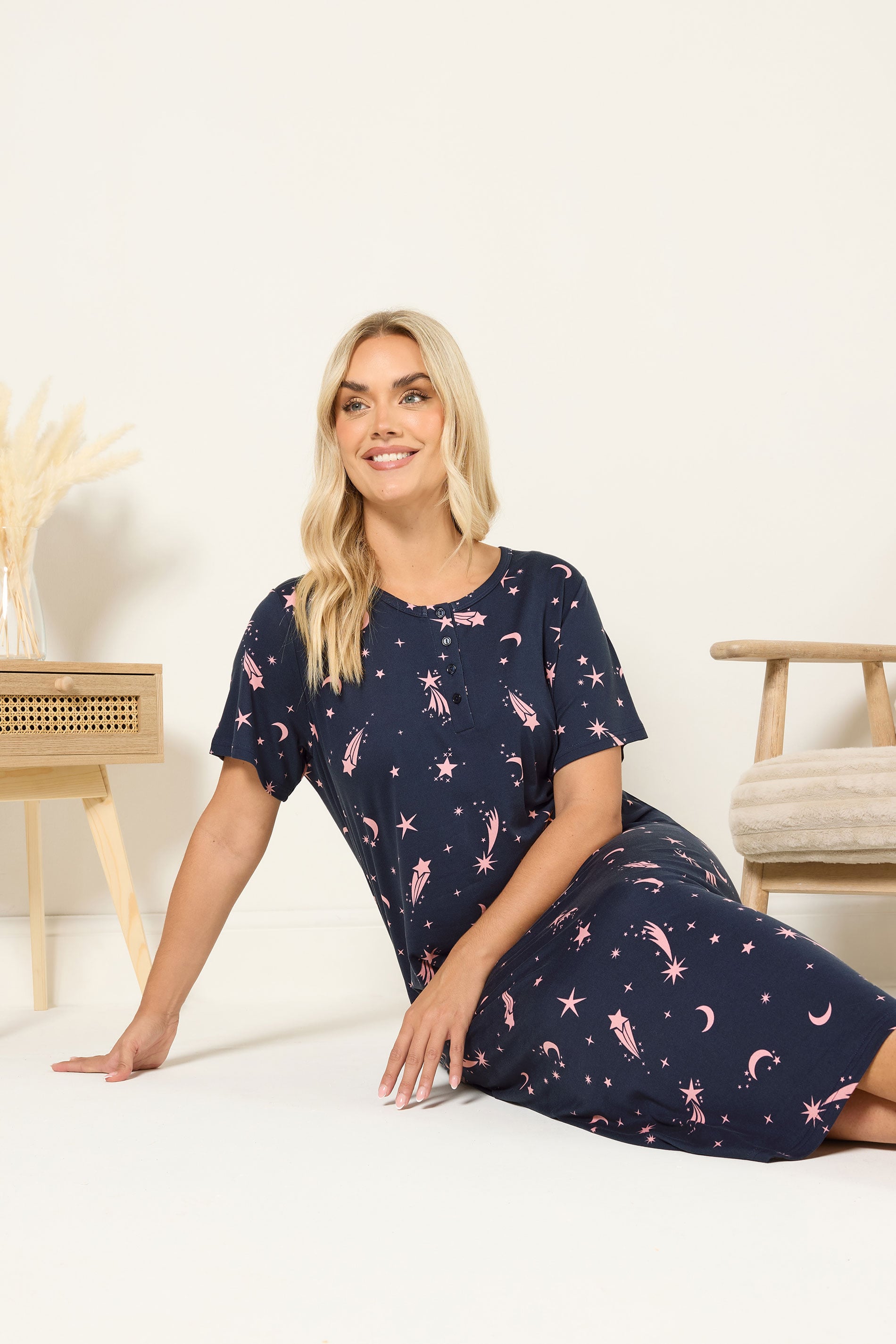  YOURS Curve Chemise De Nuit à Patte De Boutonnage Douce Bleu Marine à étoiles