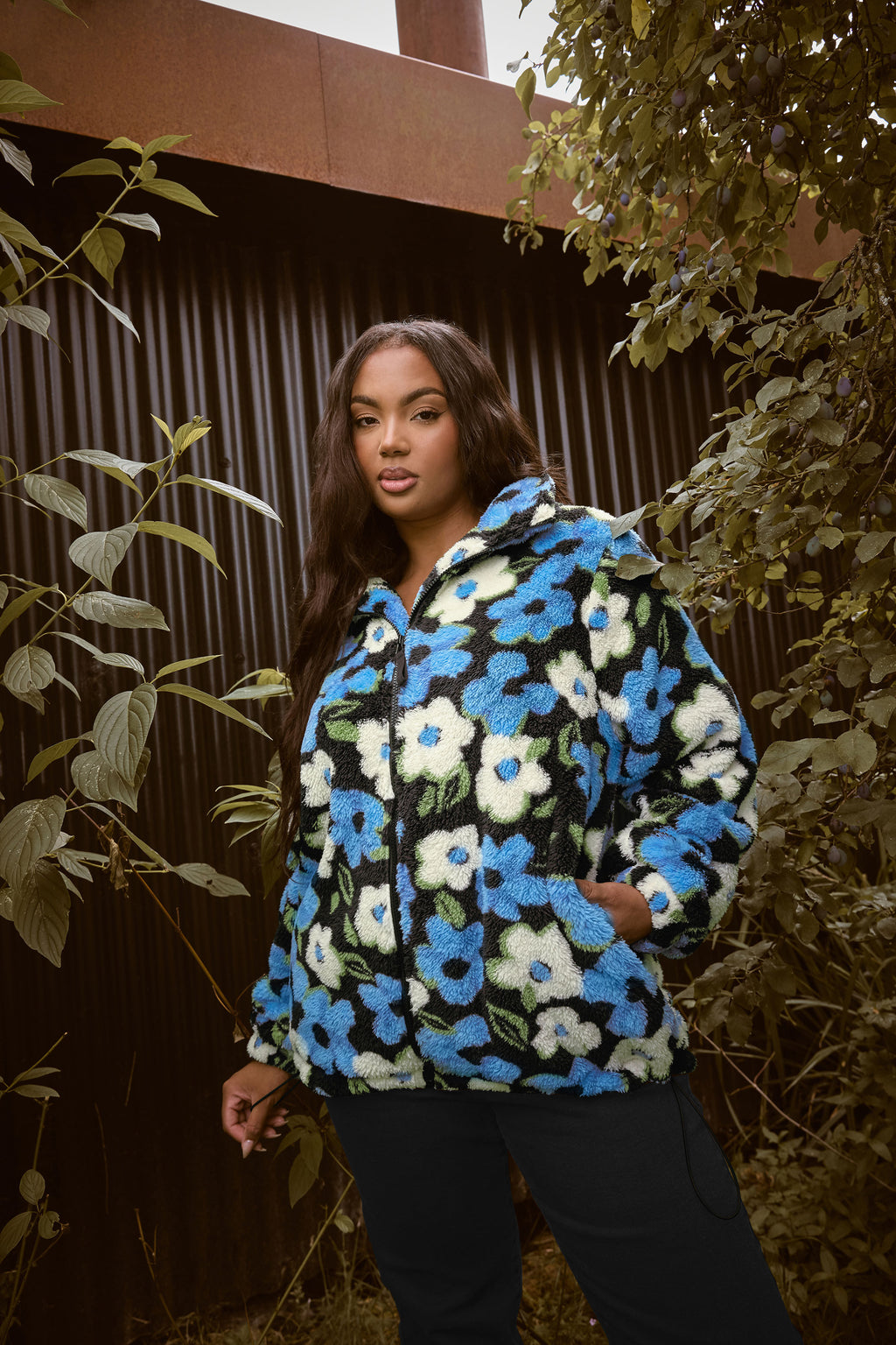 YOURS Curve Veste Polaire à Fleurs Noire Et Bleue