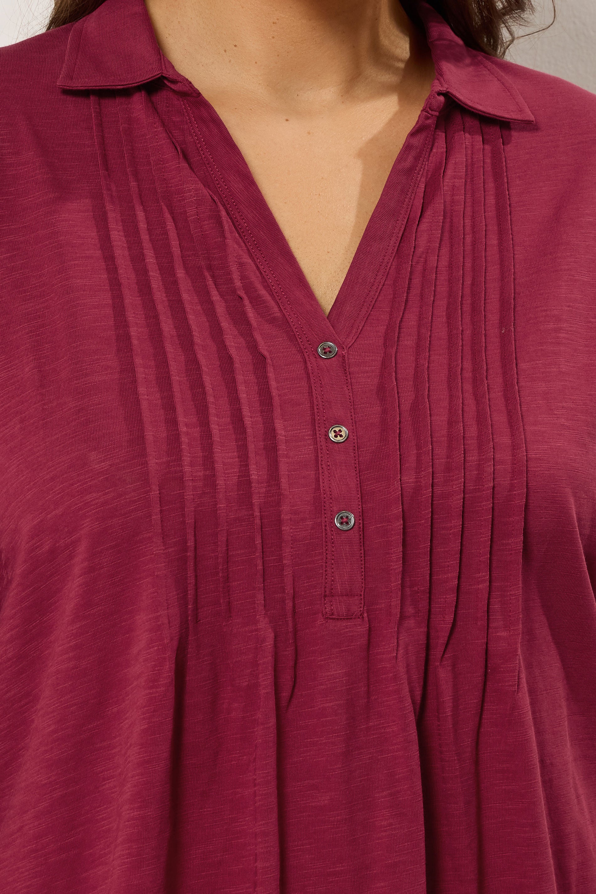  EVANS Curve Red Pintuck Henley Top
