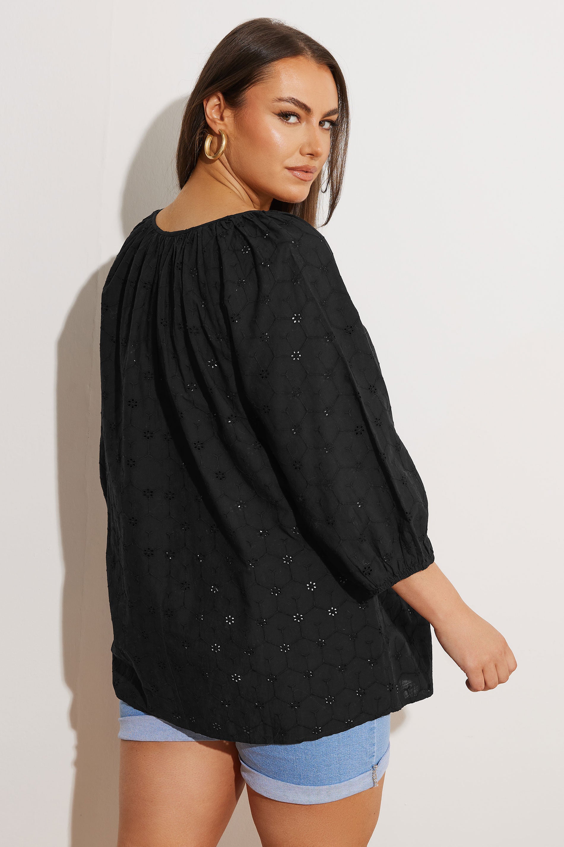  YOURS - Top Noir Broderie Anglaise Floral