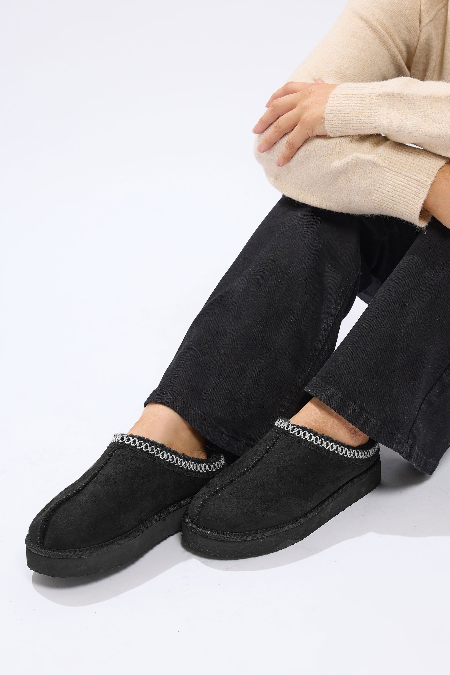  Mules Brodées En Faux Daim Noir, Coupe Extra Large EEE