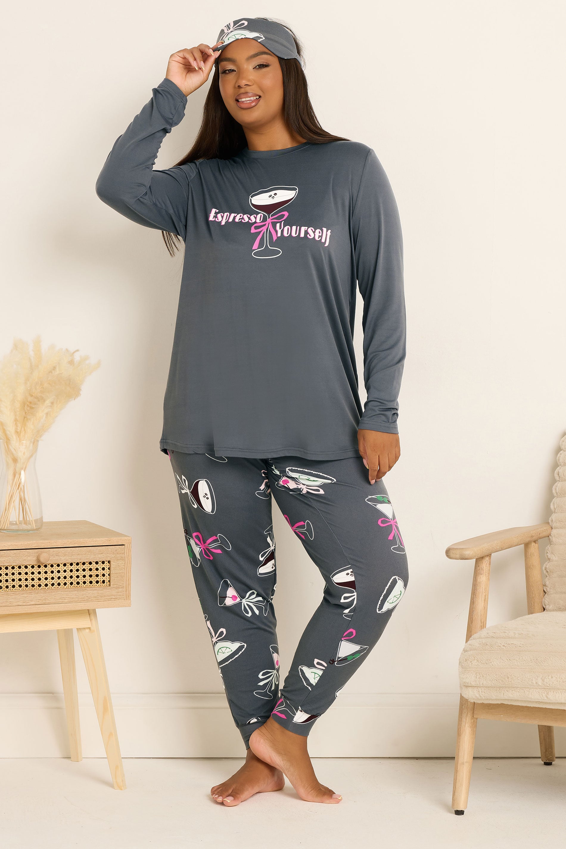  YOURS Curve Grey Ensemble Pyjama Doux Au Toucher Et Masque Pour Les Yeux « Espresso Yourself »