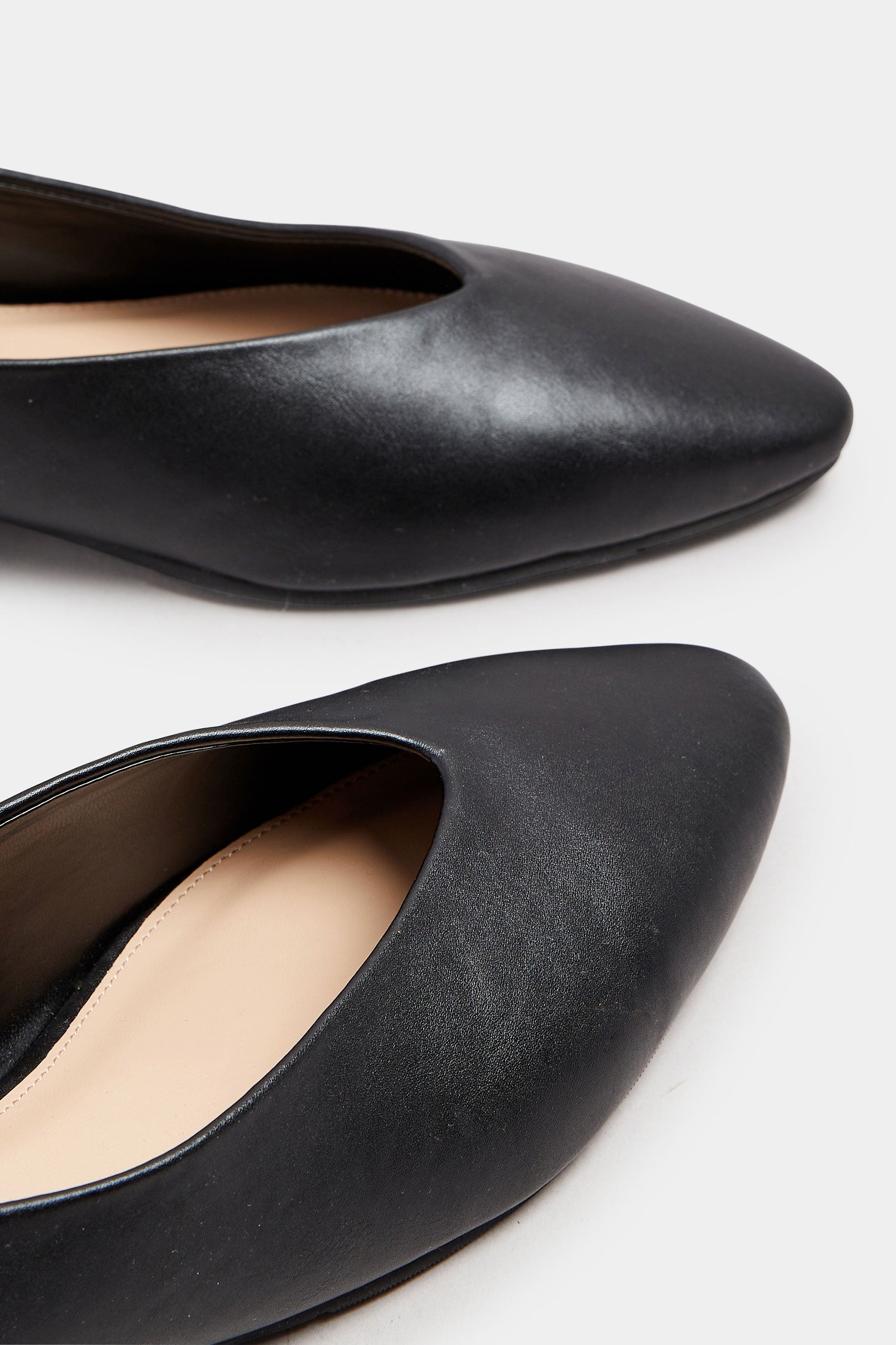 LTS Black Pointed Court Block Heel In Standard Fit