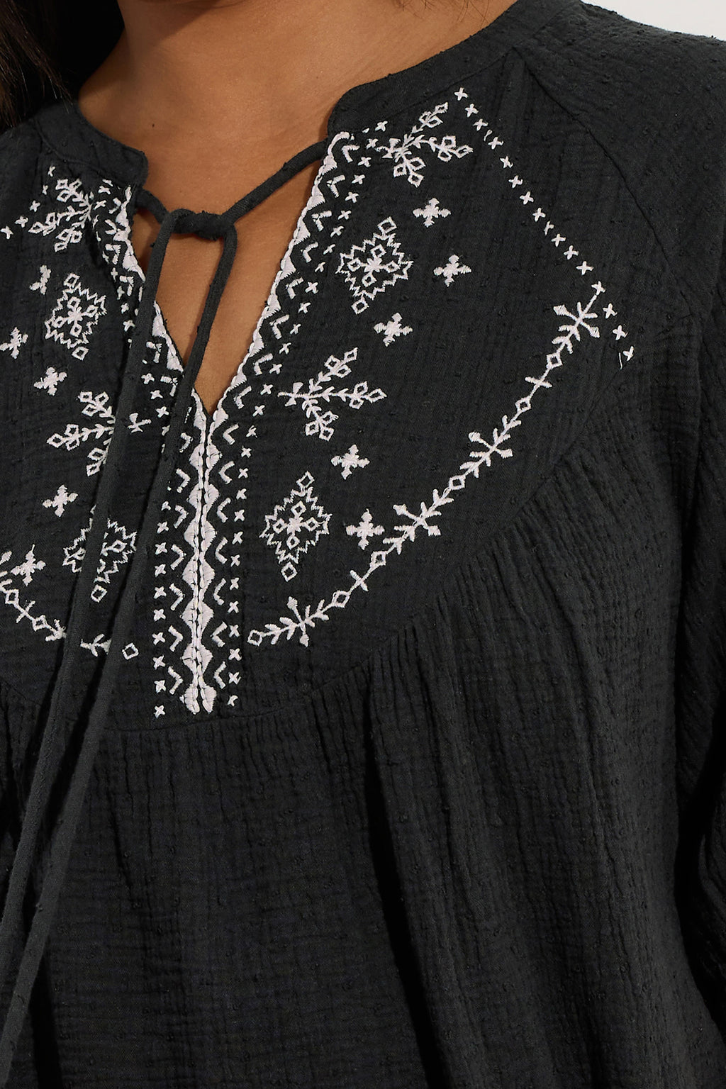  YOURS - Blouse Noire Design Brodé Manches Courtes