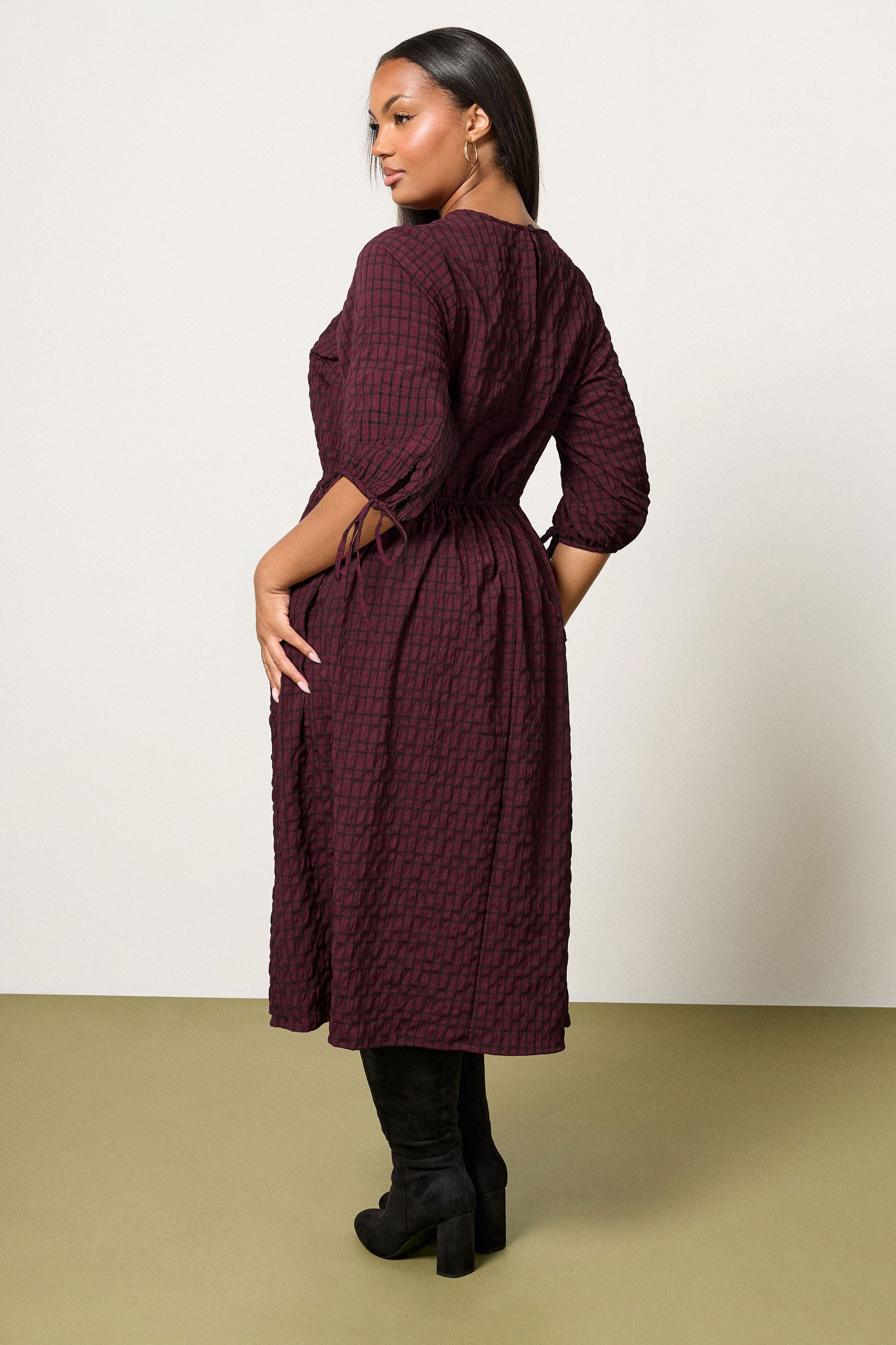  YOURS - Robe Mi-longue Texturée à Carreaux Bordeaux