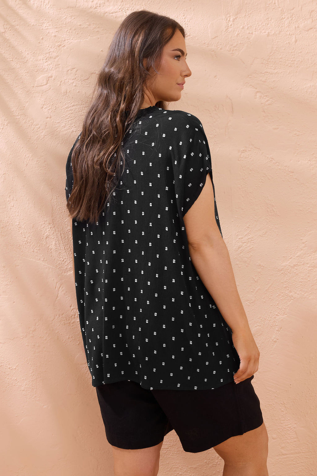  EVANS Curve Black Frill Neck Dobby Blouse