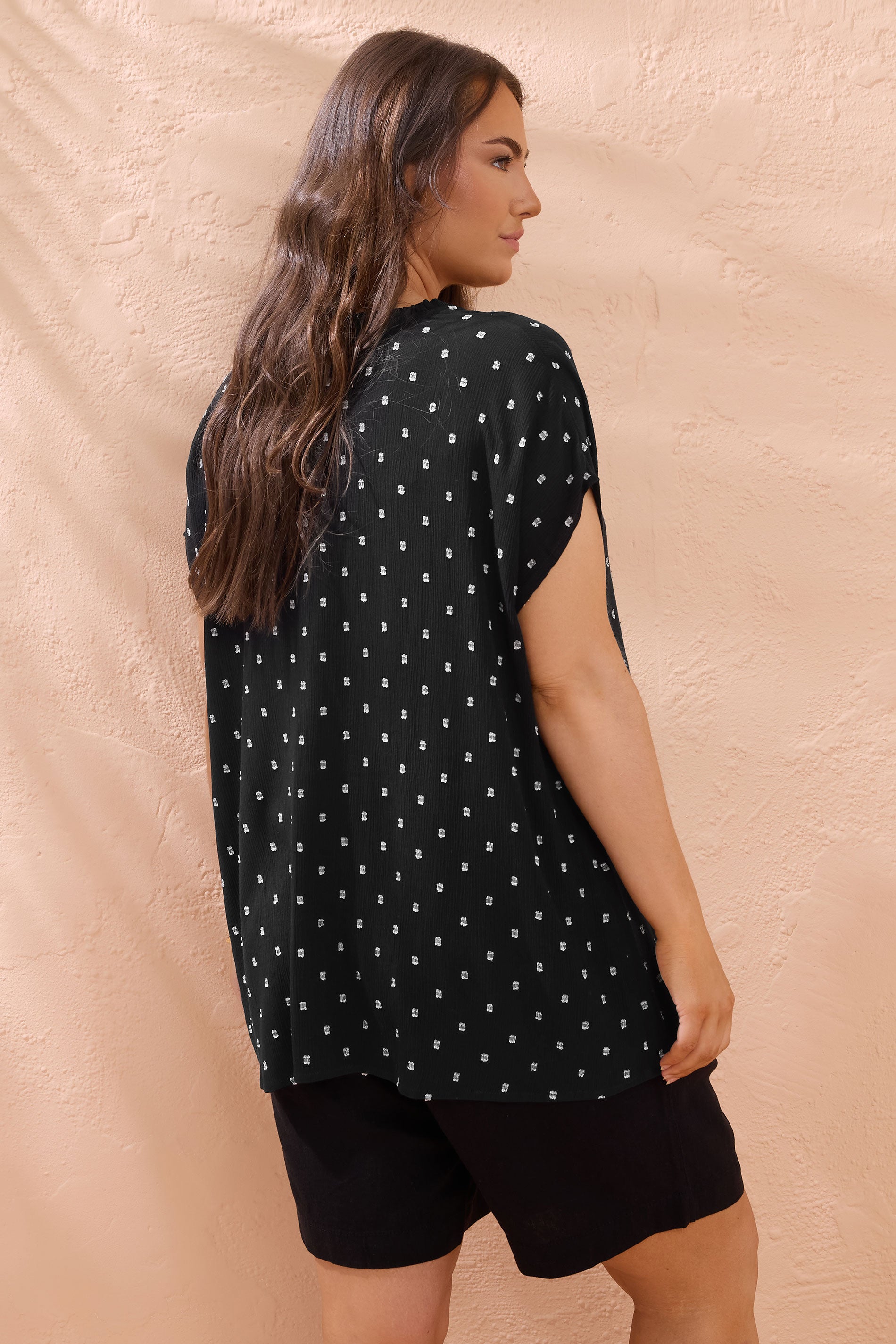  EVANS Curve Black Frill Neck Dobby Blouse