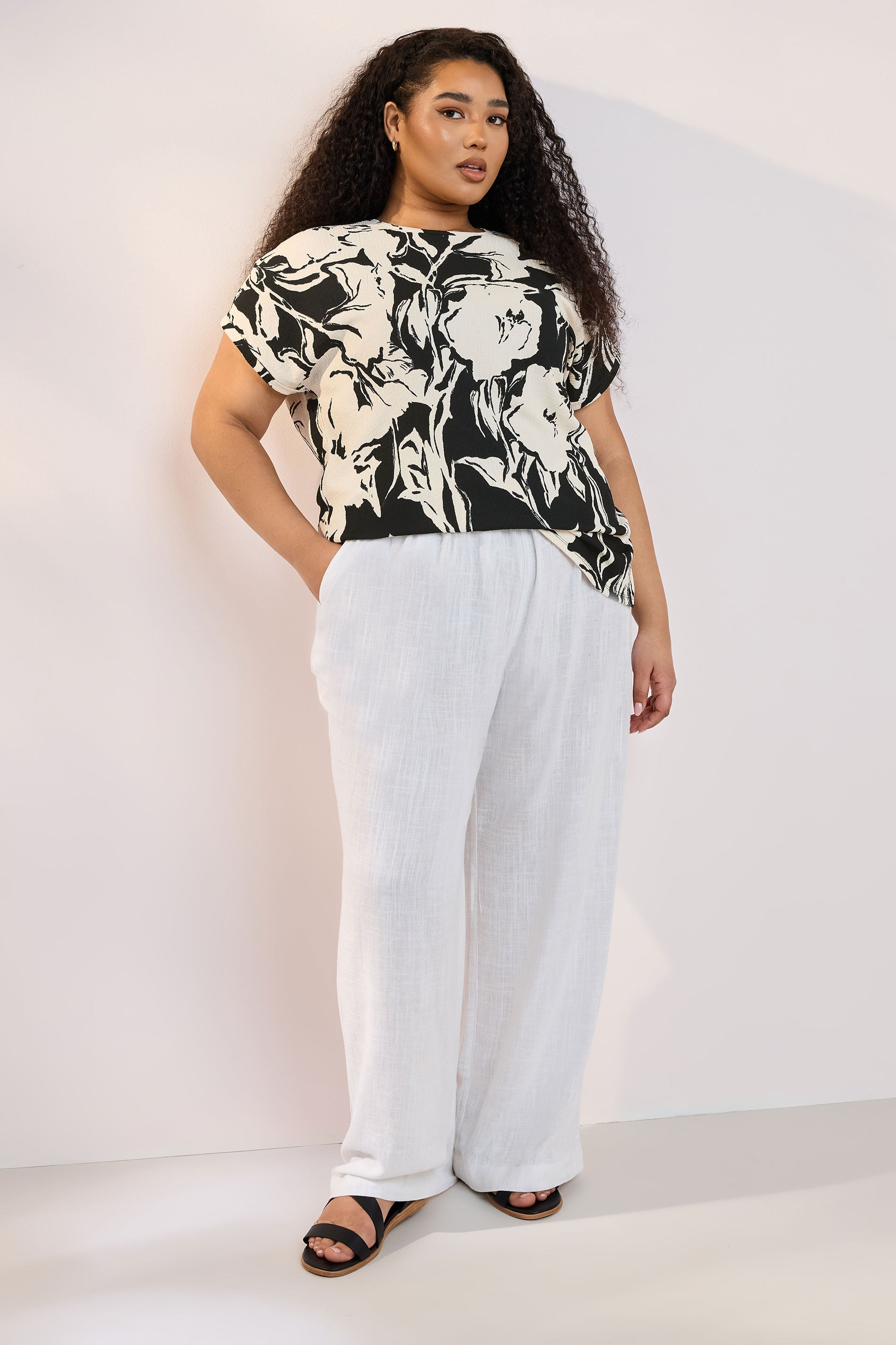  YOURS - Top Noir & Blanc Texturé Floral Manches Courtes