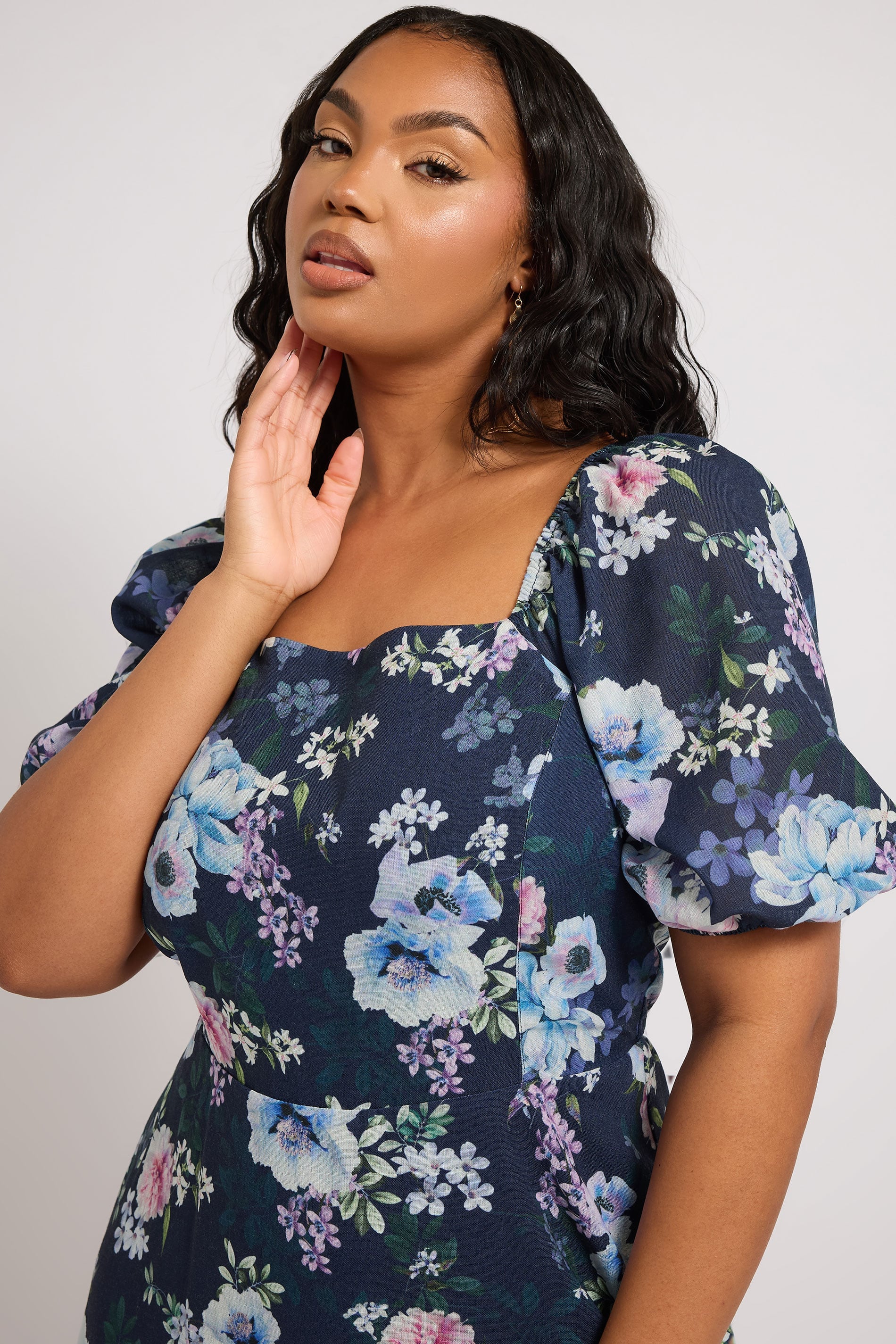  YOURS LONDON - Robe Floral Bleue Marine Manches Courtes En Ballons