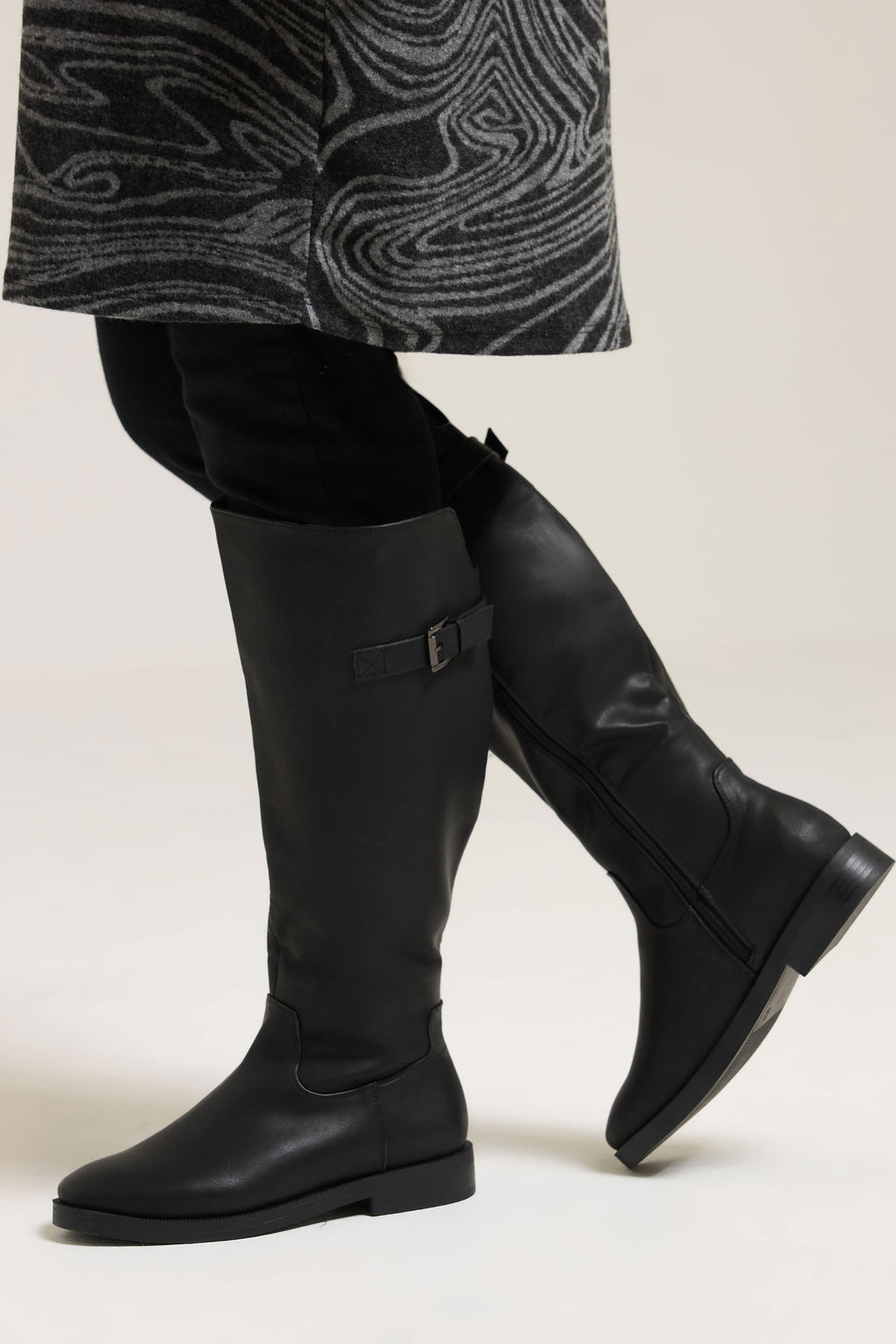  Bottes Hautes En Similicuir Noir Avec Boucle, Coupe Extra Large EEE