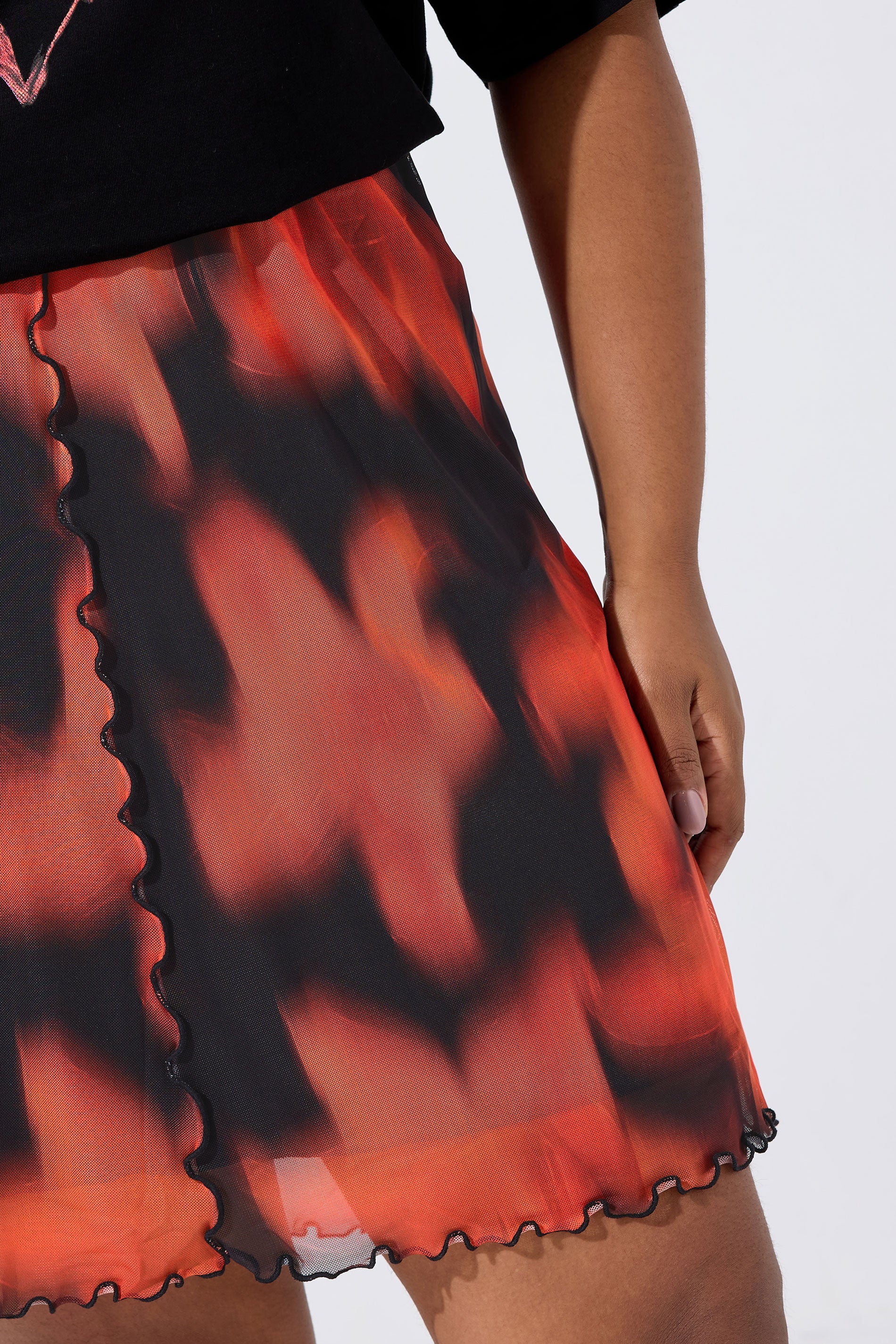  LIMITED COLLECTION - Mini Jupe En Filet Rouge & Noire Floral Flouté