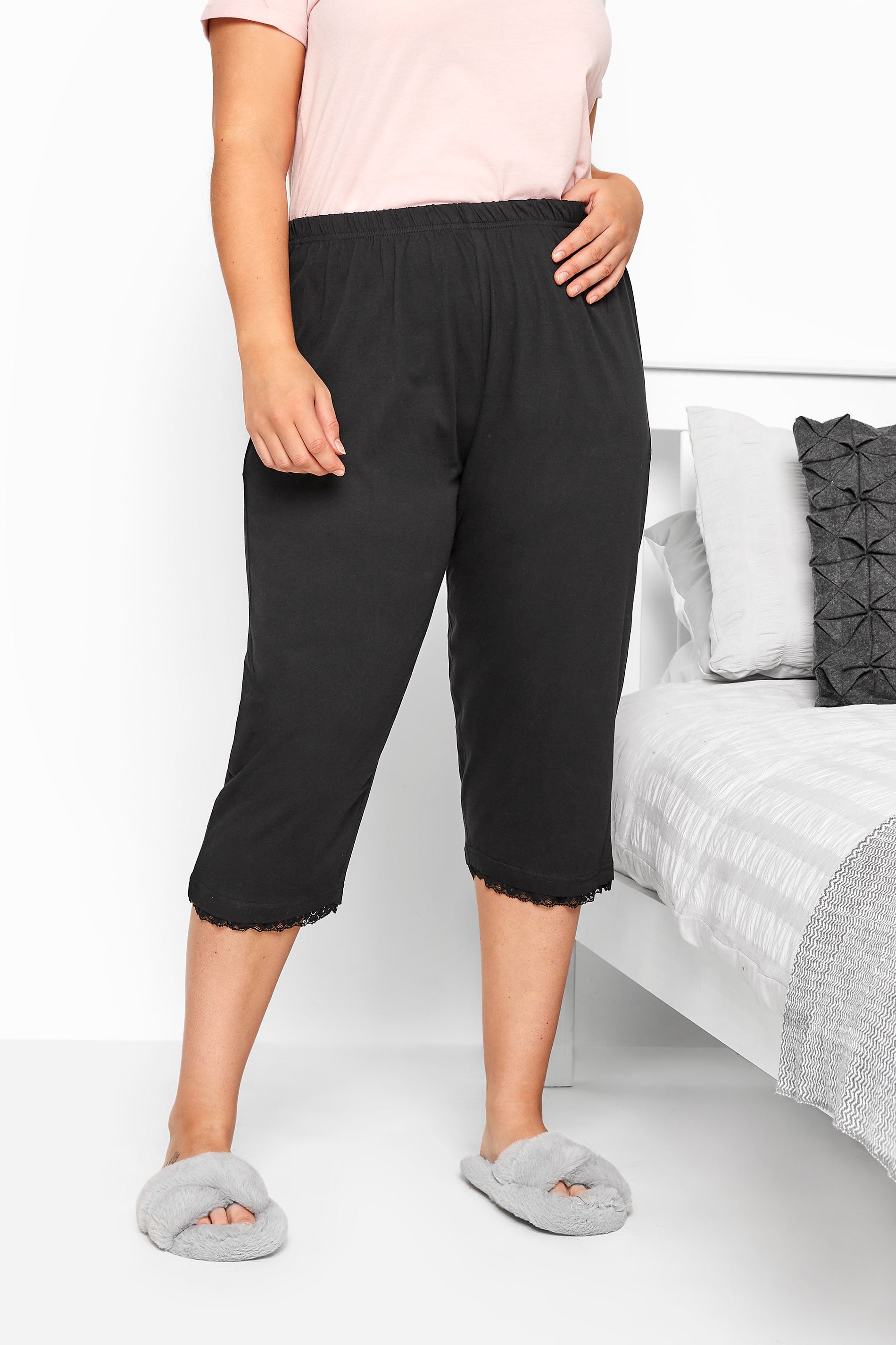  Pantacourt Pyjama Noir Avec Bordure Dentelle