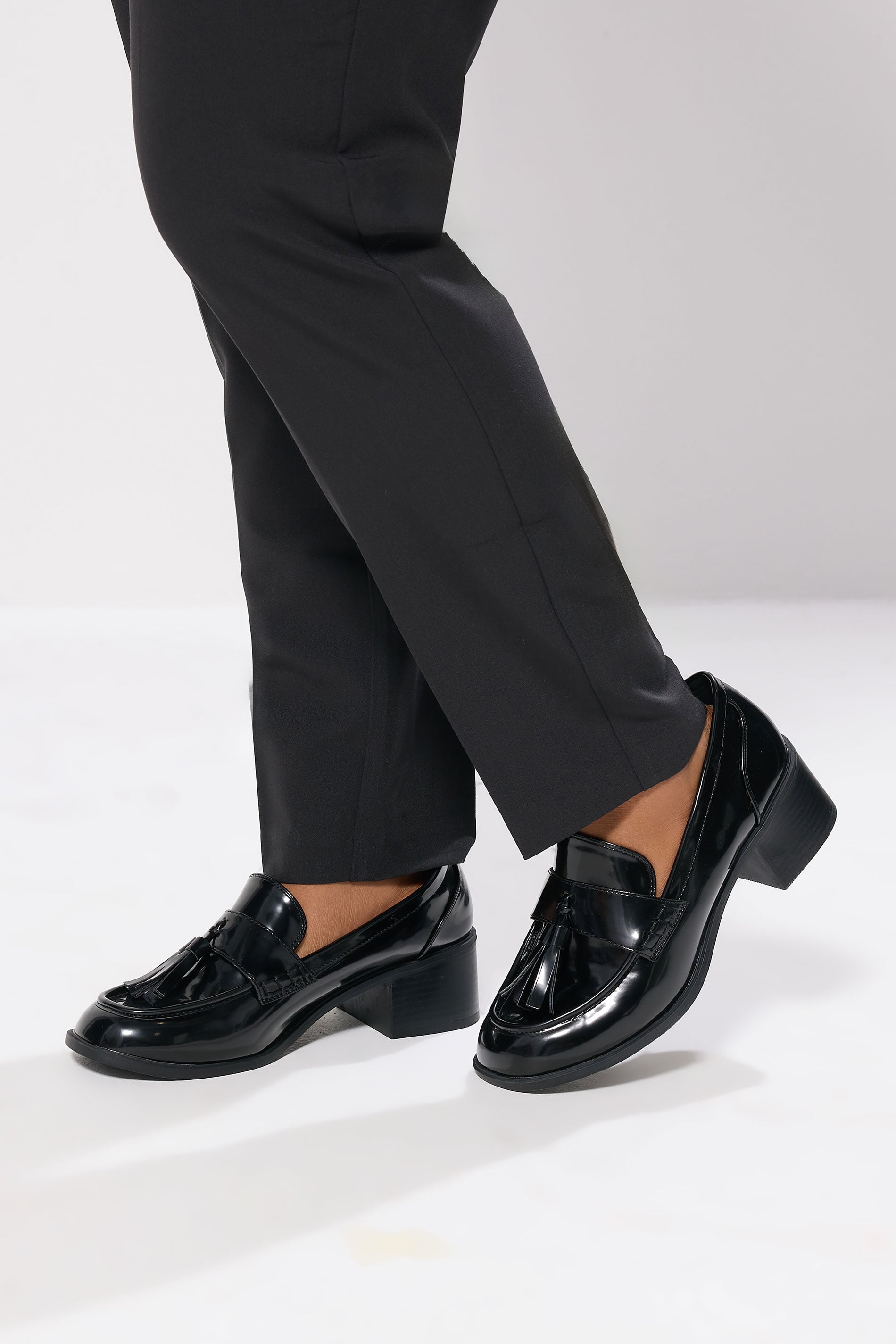  YOURS Curve Mocassins à Talons Et Pampilles En Cuir Verni Noir, Coupe Extra Large EEE