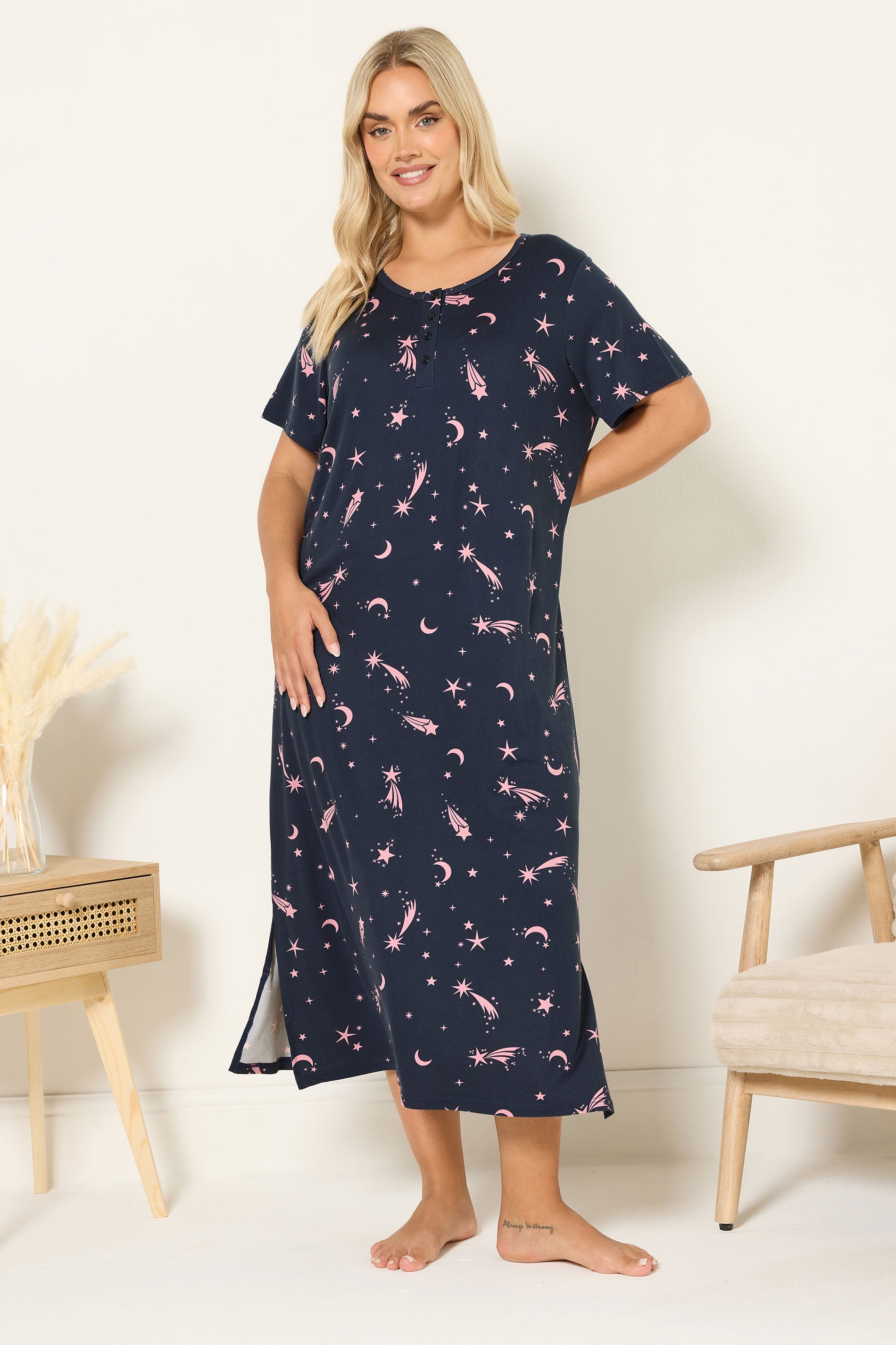  YOURS Curve Chemise De Nuit à Patte De Boutonnage Douce Bleu Marine à étoiles