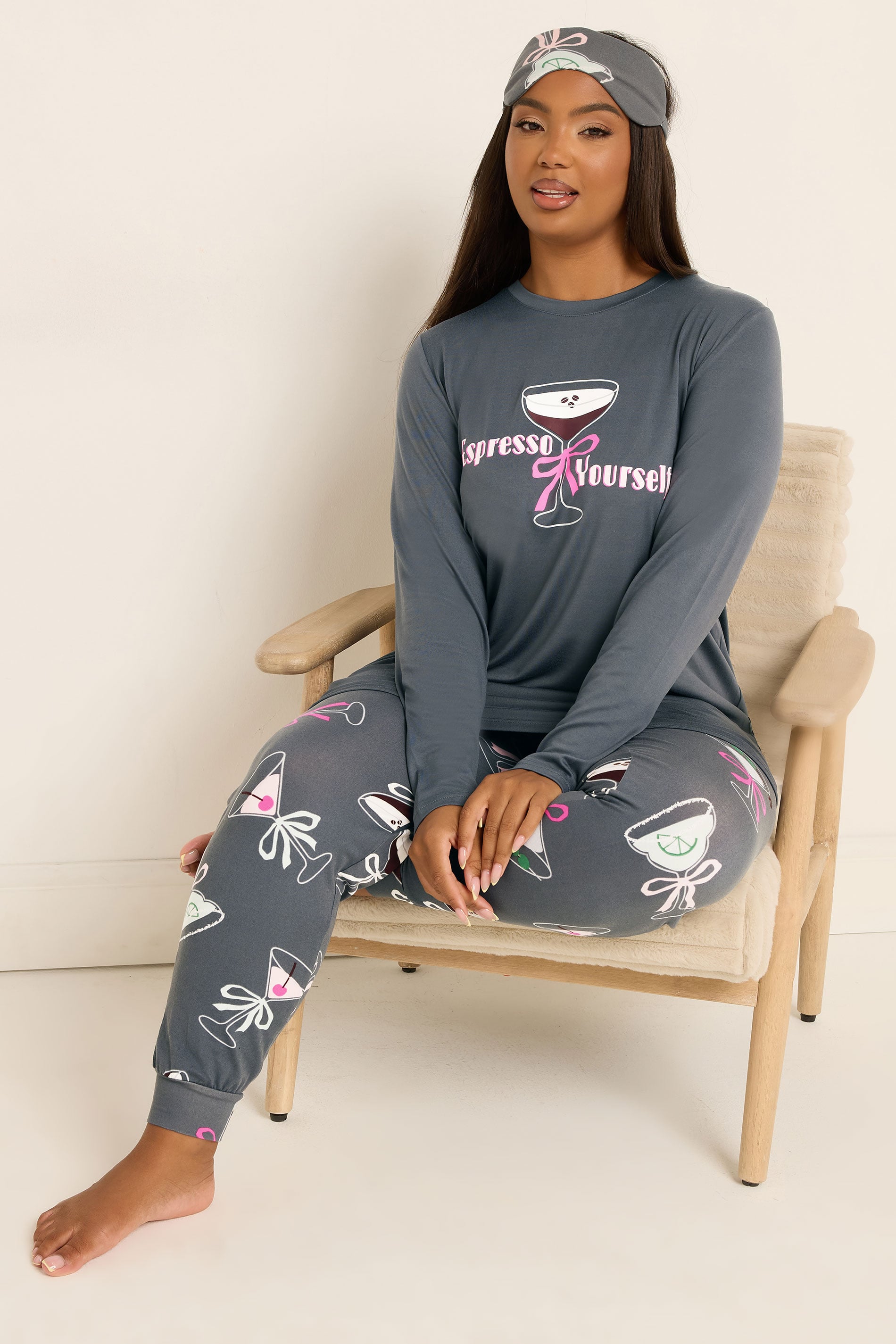 YOURS Curve Grey Ensemble Pyjama Doux Au Toucher Et Masque Pour Les Yeux « Espresso Yourself »