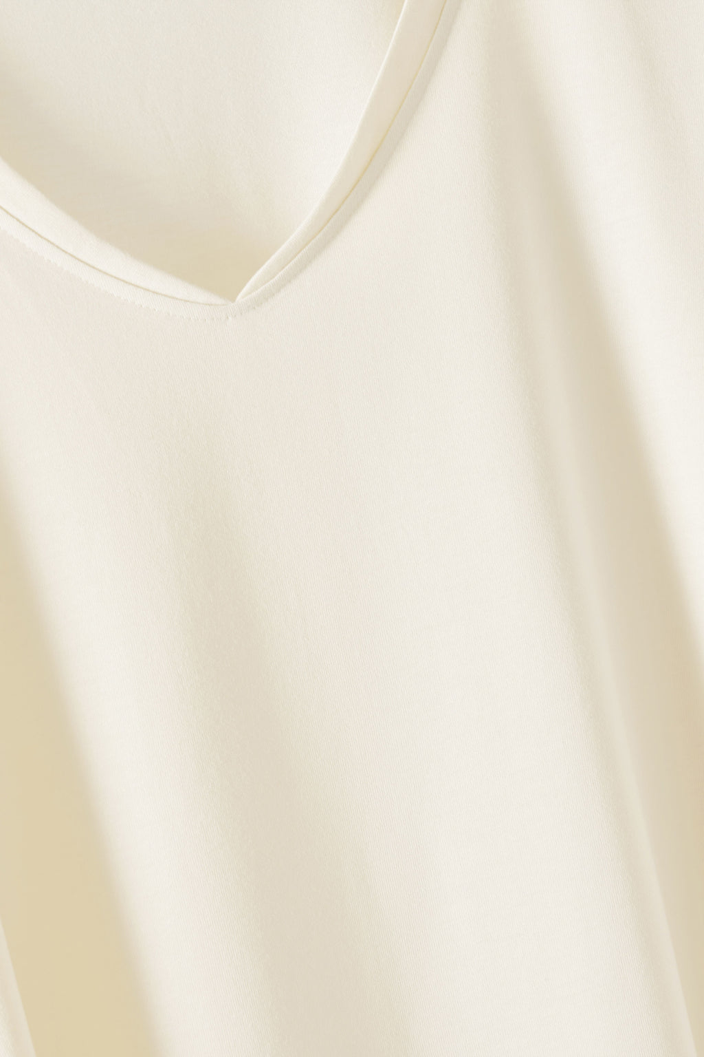  EVANS Curve Ivory White V-Neck Modal Rich T-Shirt
