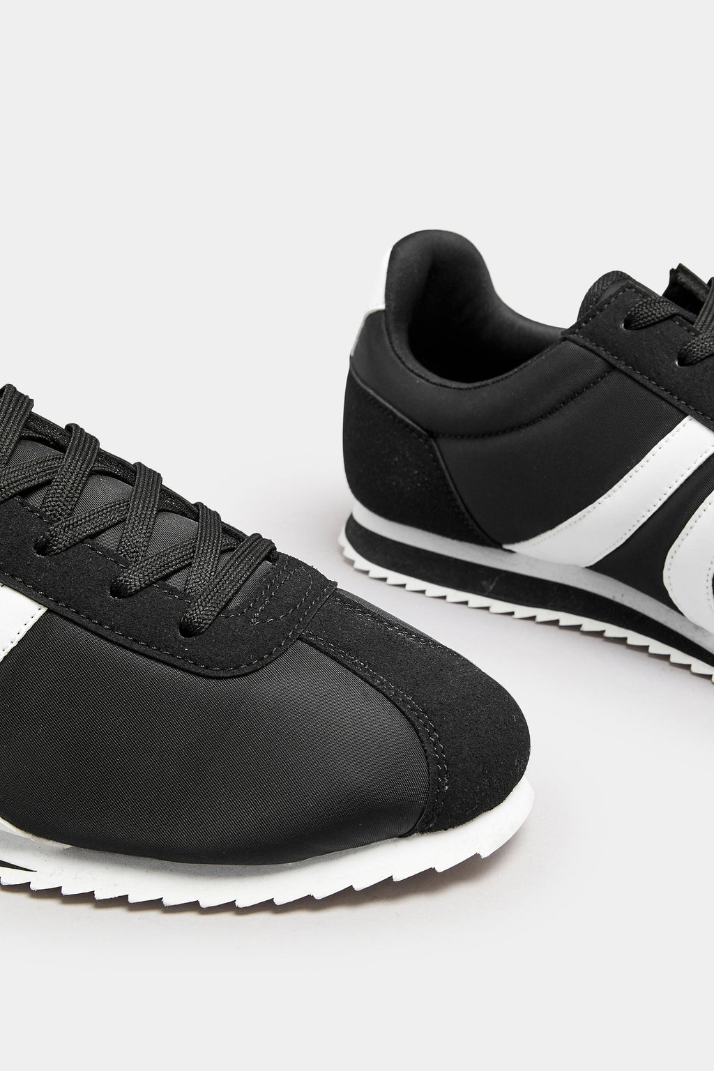  Tennis Noires Bandes Blanches Pieds Extra Largs EEE