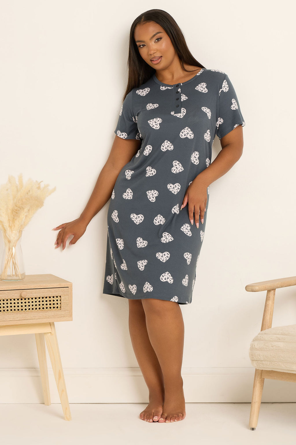  YOURS Curve Chemise De Nuit Grise à Patte De Boutonnage Douce Au Toucher Motif Cœur Animal