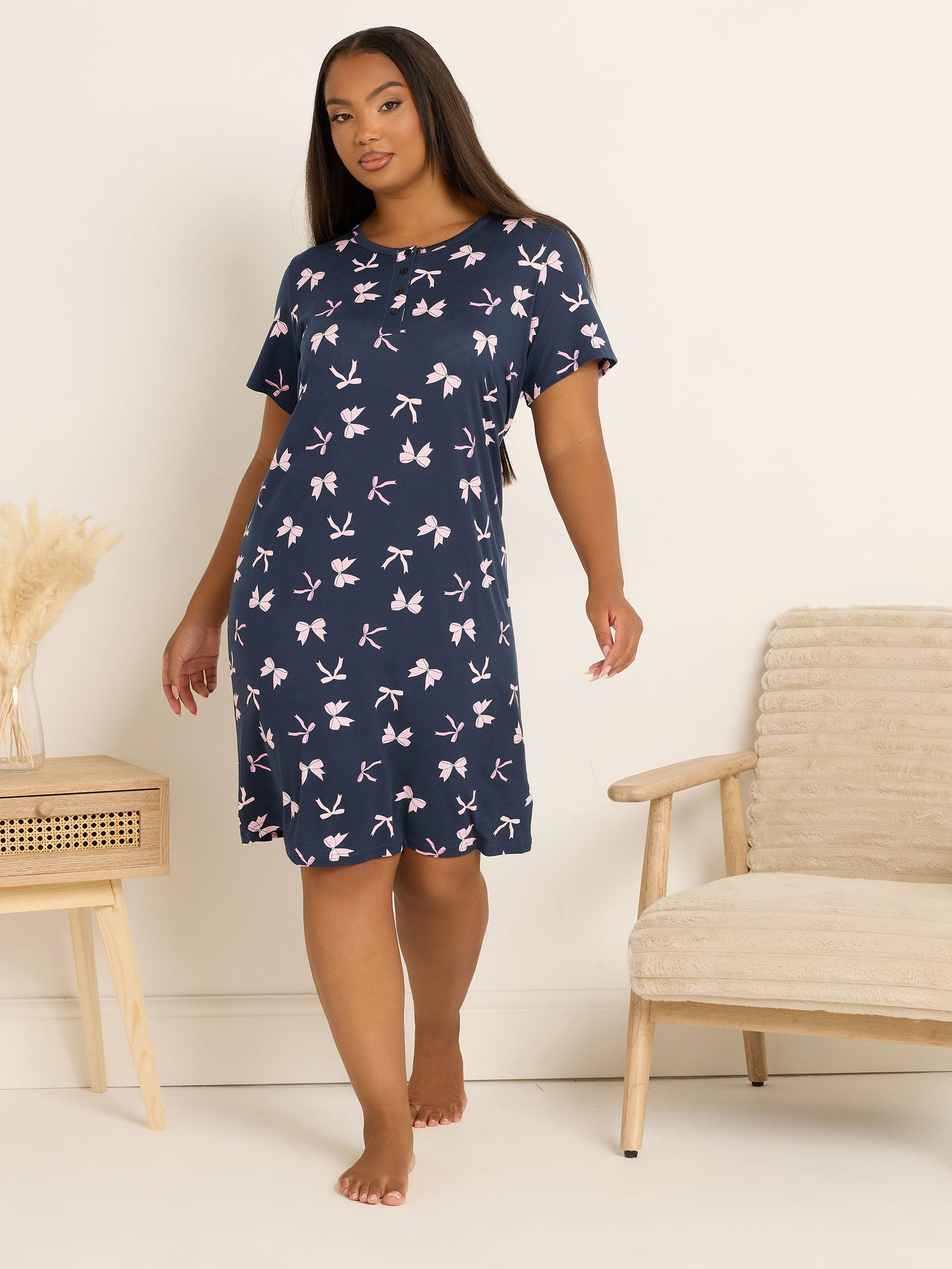  YOURS Curve Chemise De Nuit Bleu Marine à Patte De Boutonnage Douce Au Toucher Avec Nœud