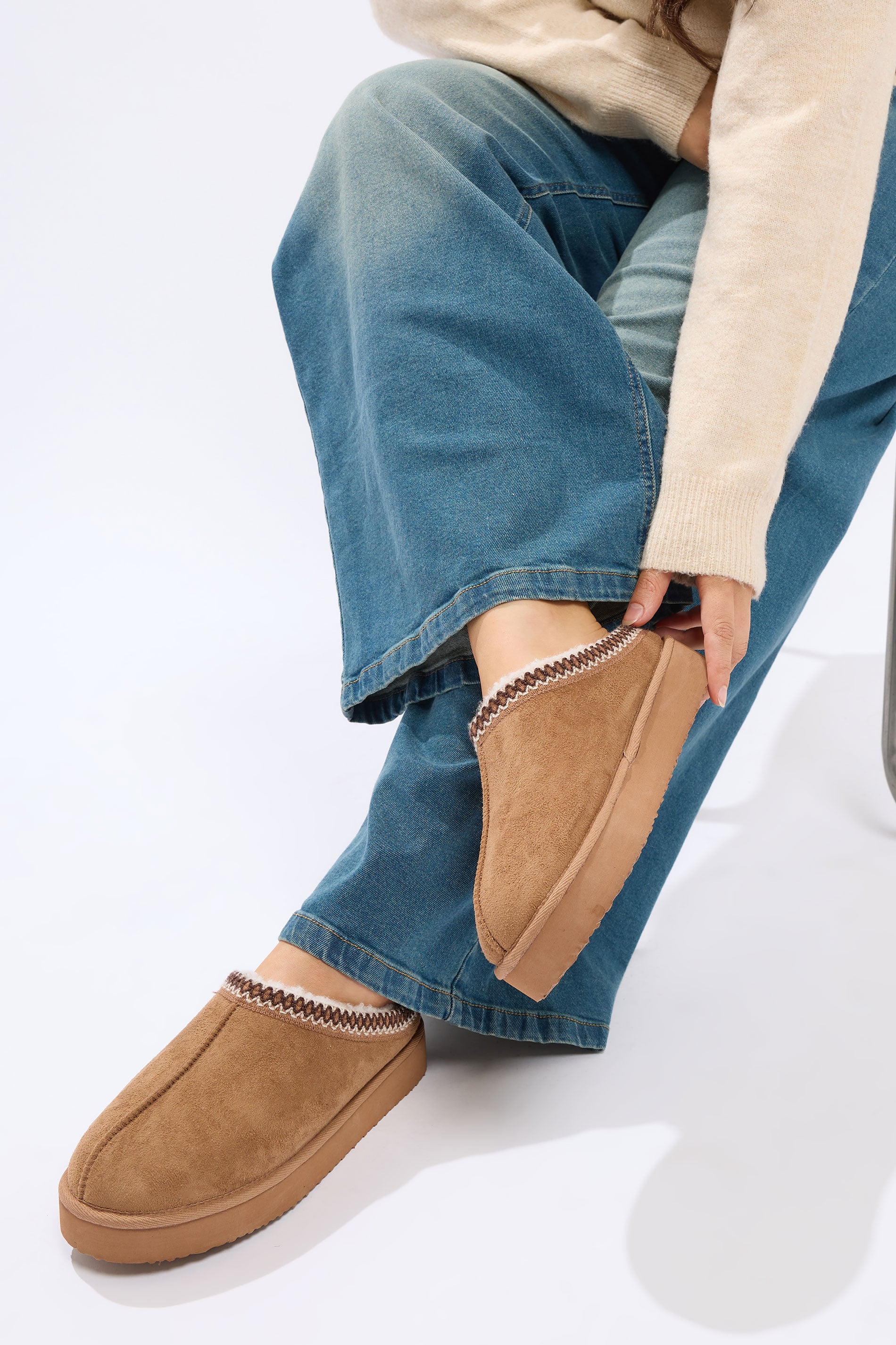  Mules Brodées En Faux Daim Marron, Coupe Extra Large EEE