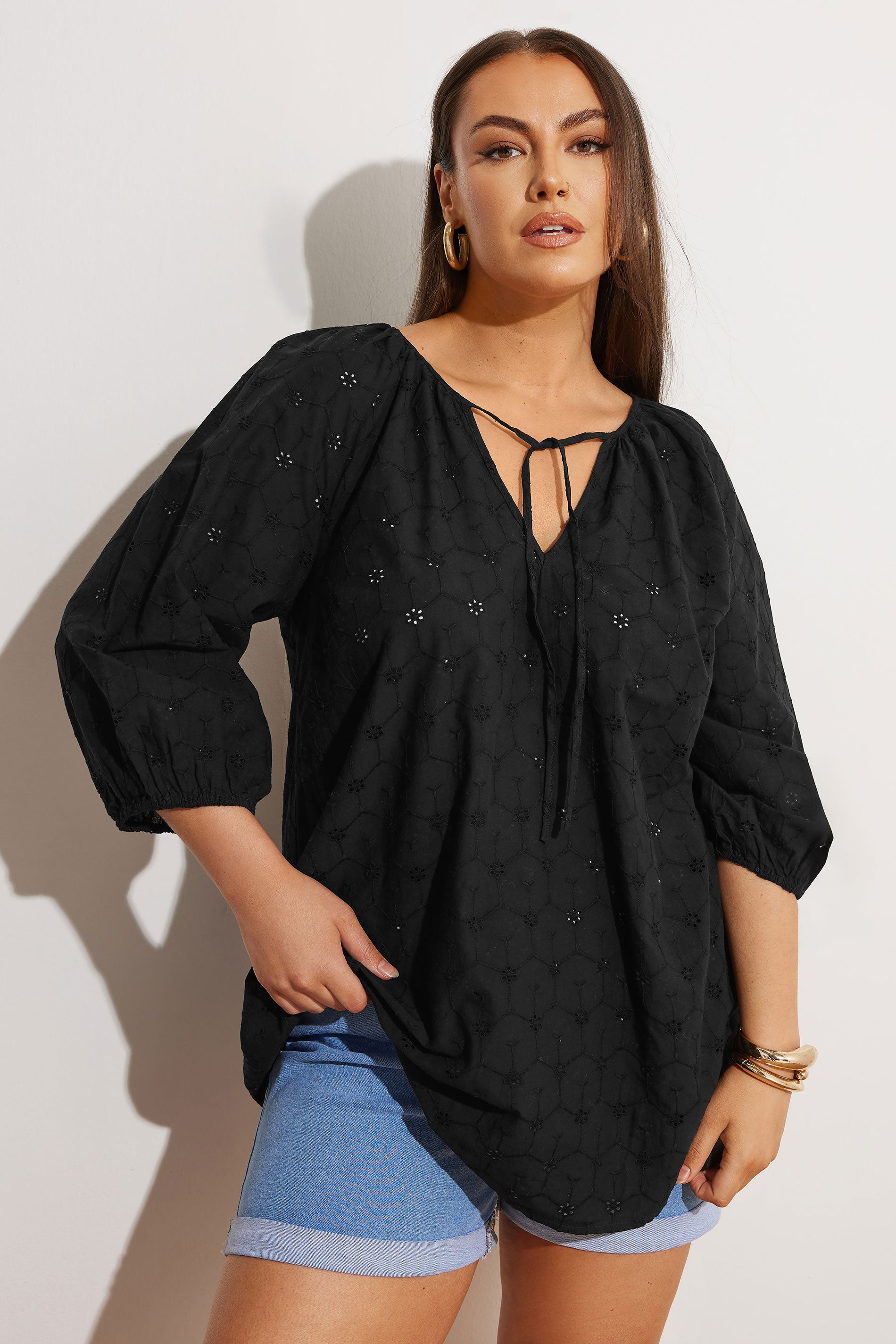  YOURS - Top Noir Broderie Anglaise Floral