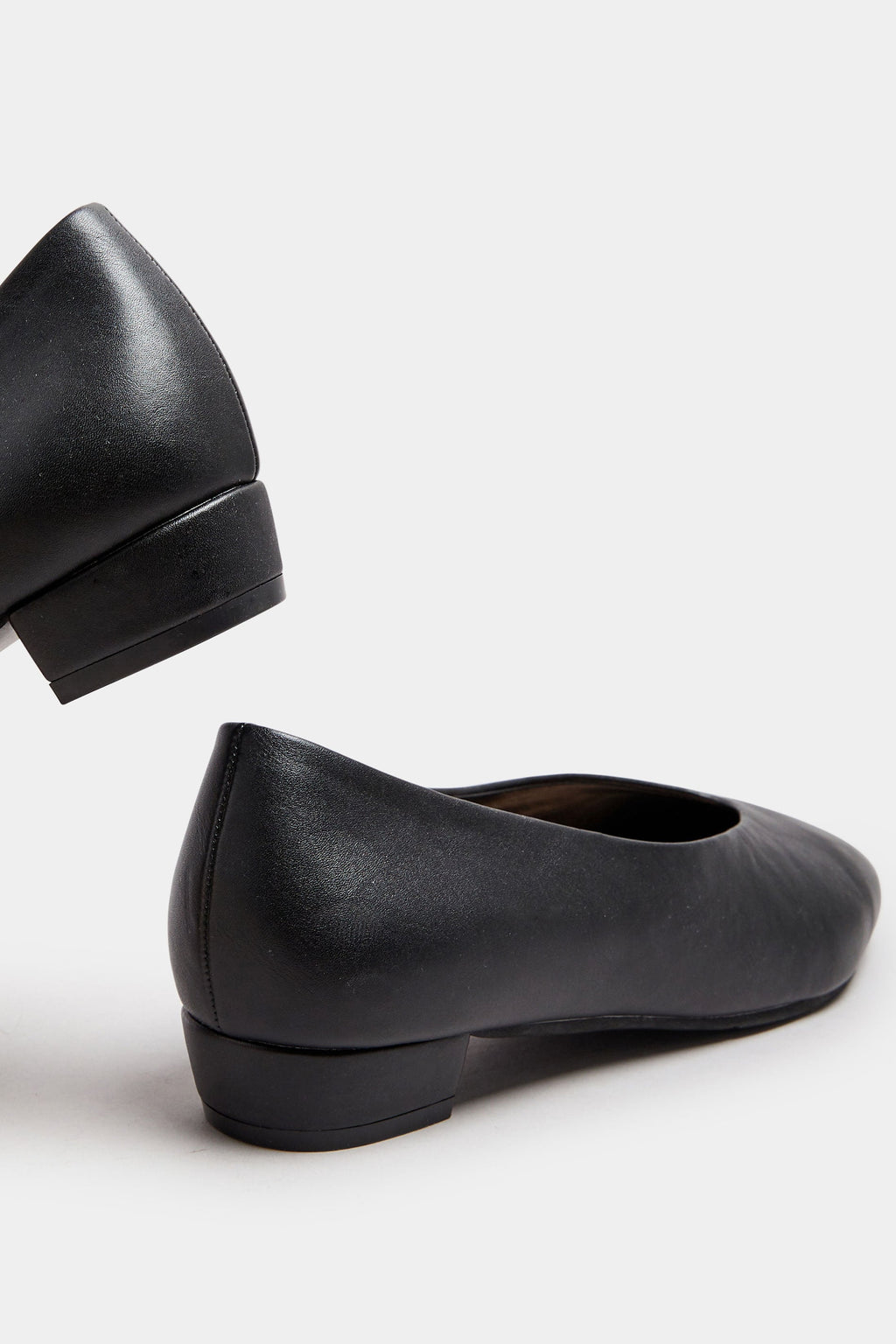  LTS Black Pointed Court Block Heel In Standard Fit