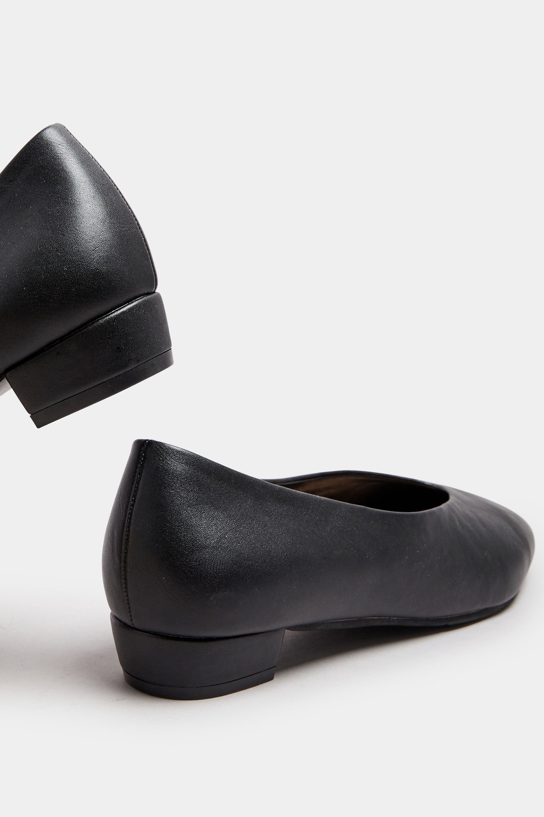  LTS Black Pointed Court Block Heel In Standard Fit