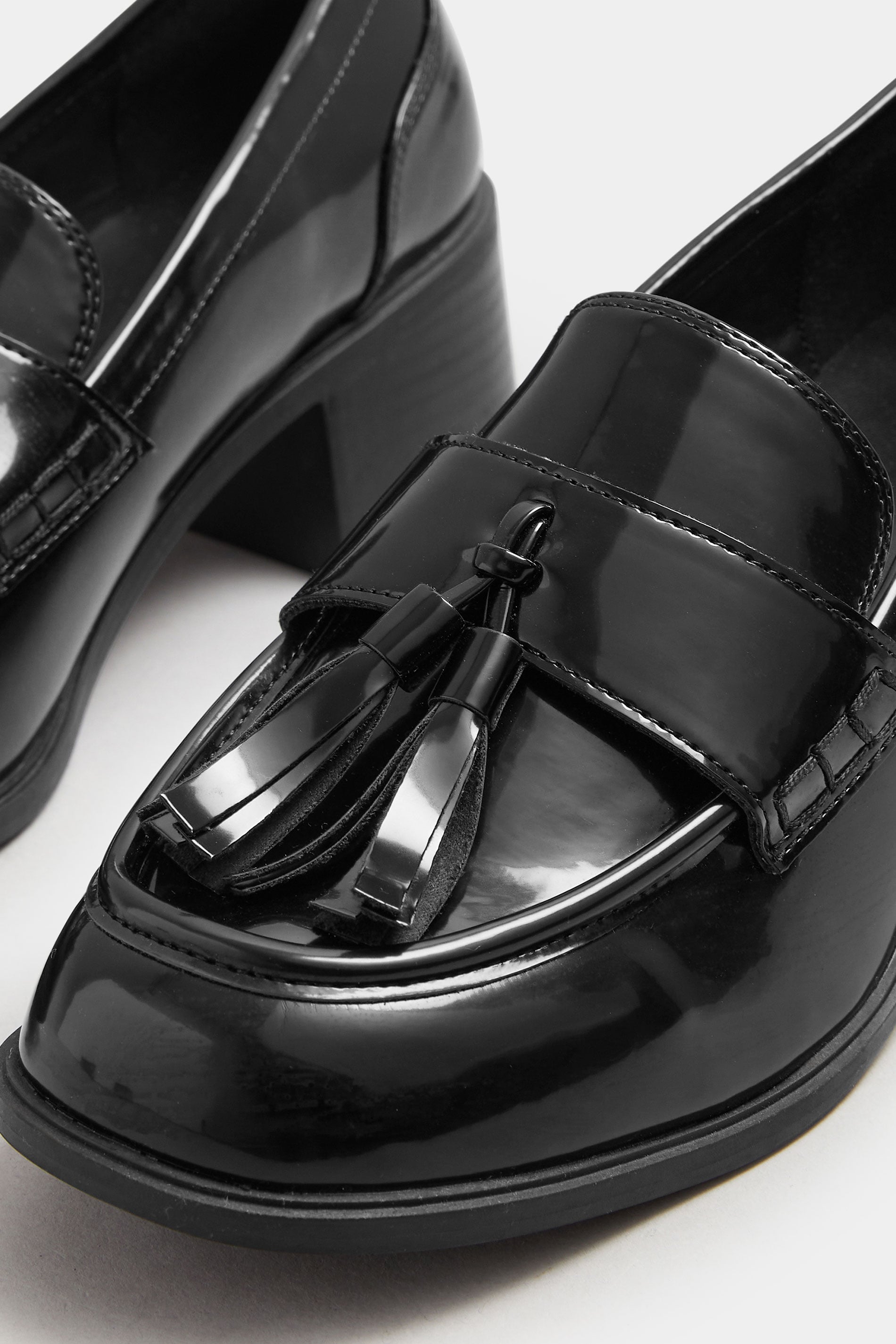  YOURS Curve Mocassins à Talons Et Pampilles En Cuir Verni Noir, Coupe Extra Large EEE
