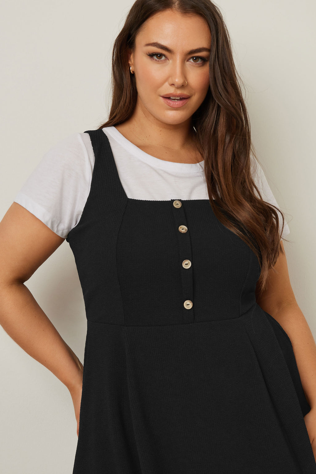  YOURS - Robe-Chasuble Noire Boutonnée Volantée