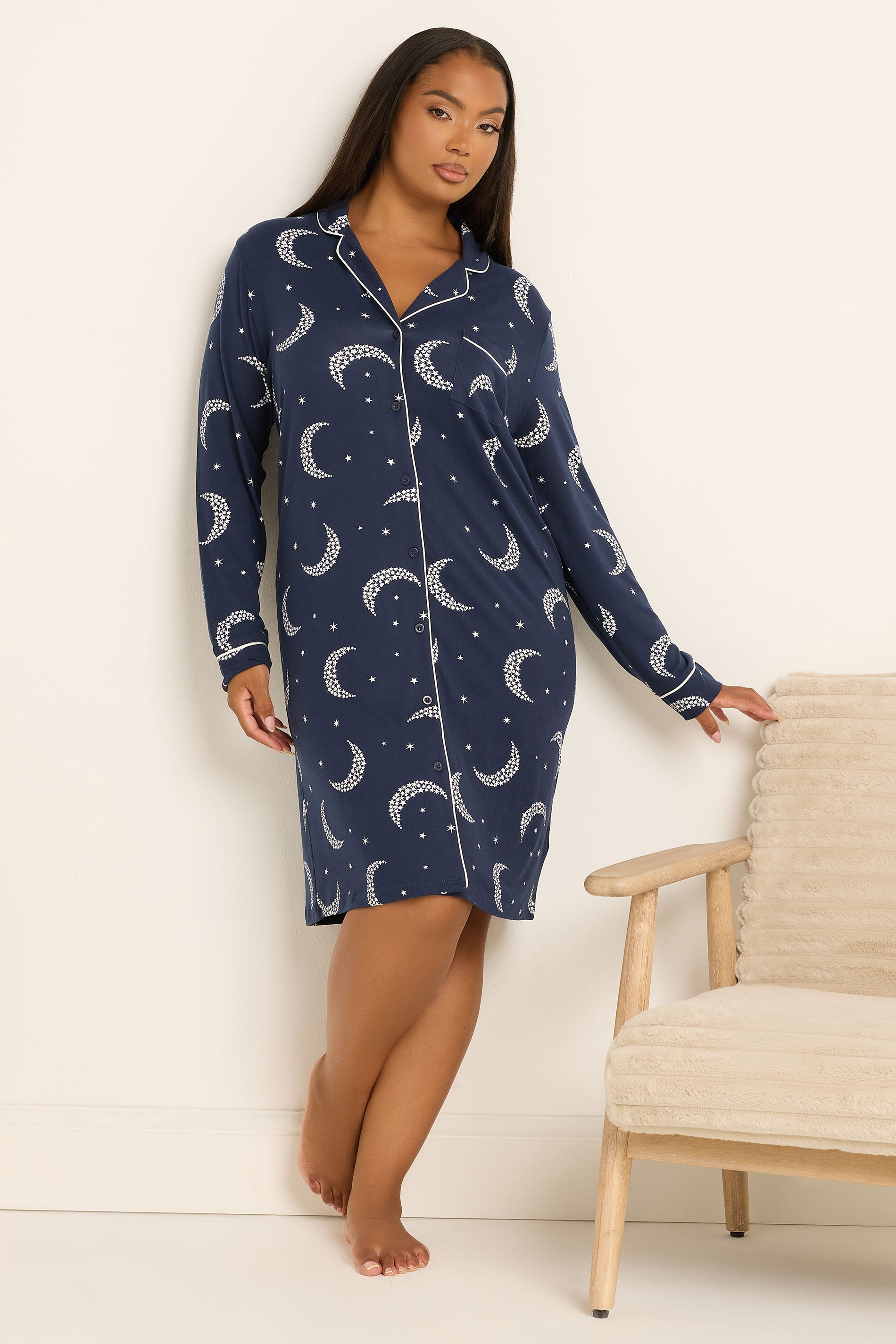  YOURS Curve Chemise De Nuit Douce Au Toucher Bleu Marine à Boutons Lune Et étoile