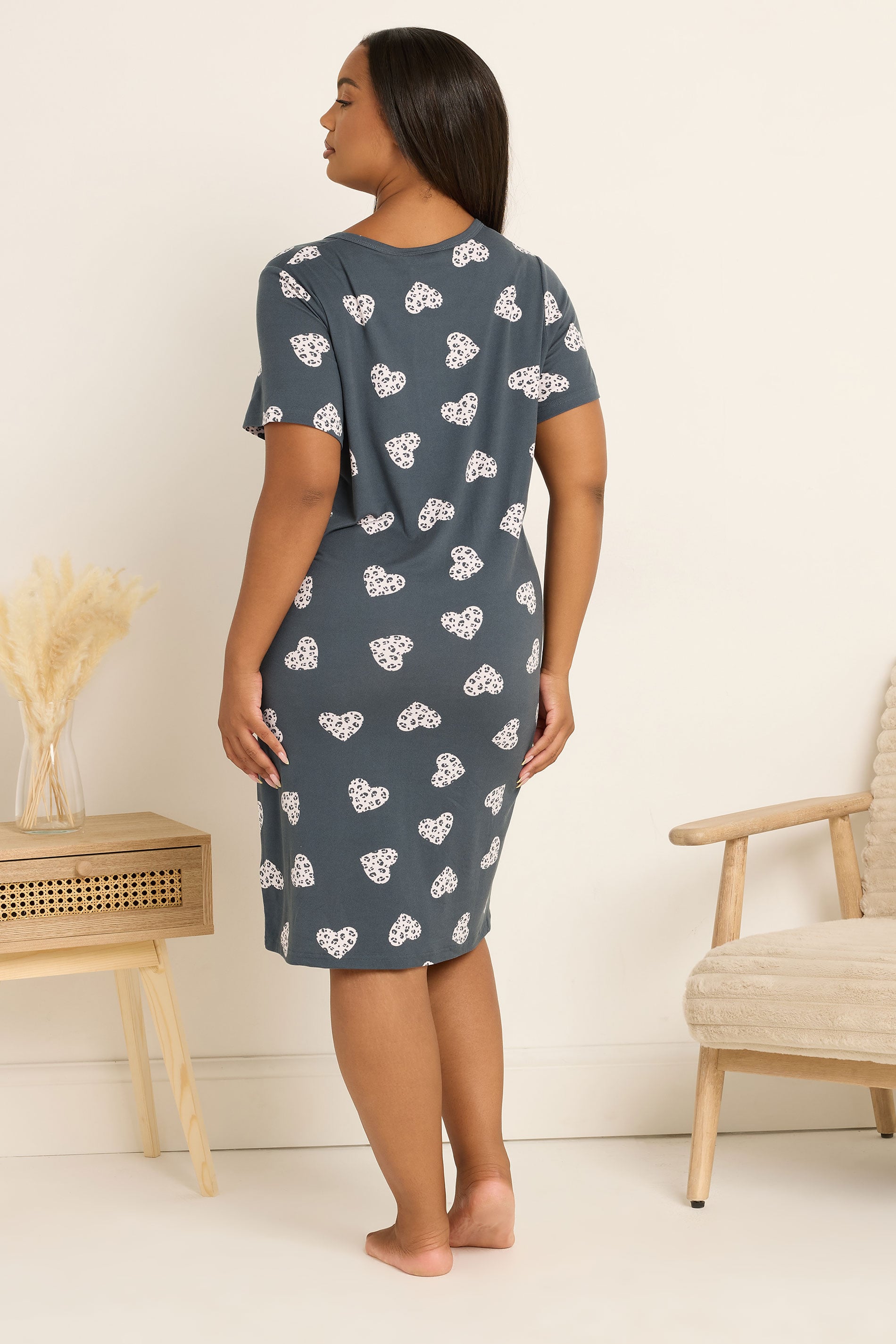  YOURS Curve Chemise De Nuit Grise à Patte De Boutonnage Douce Au Toucher Motif Cœur Animal